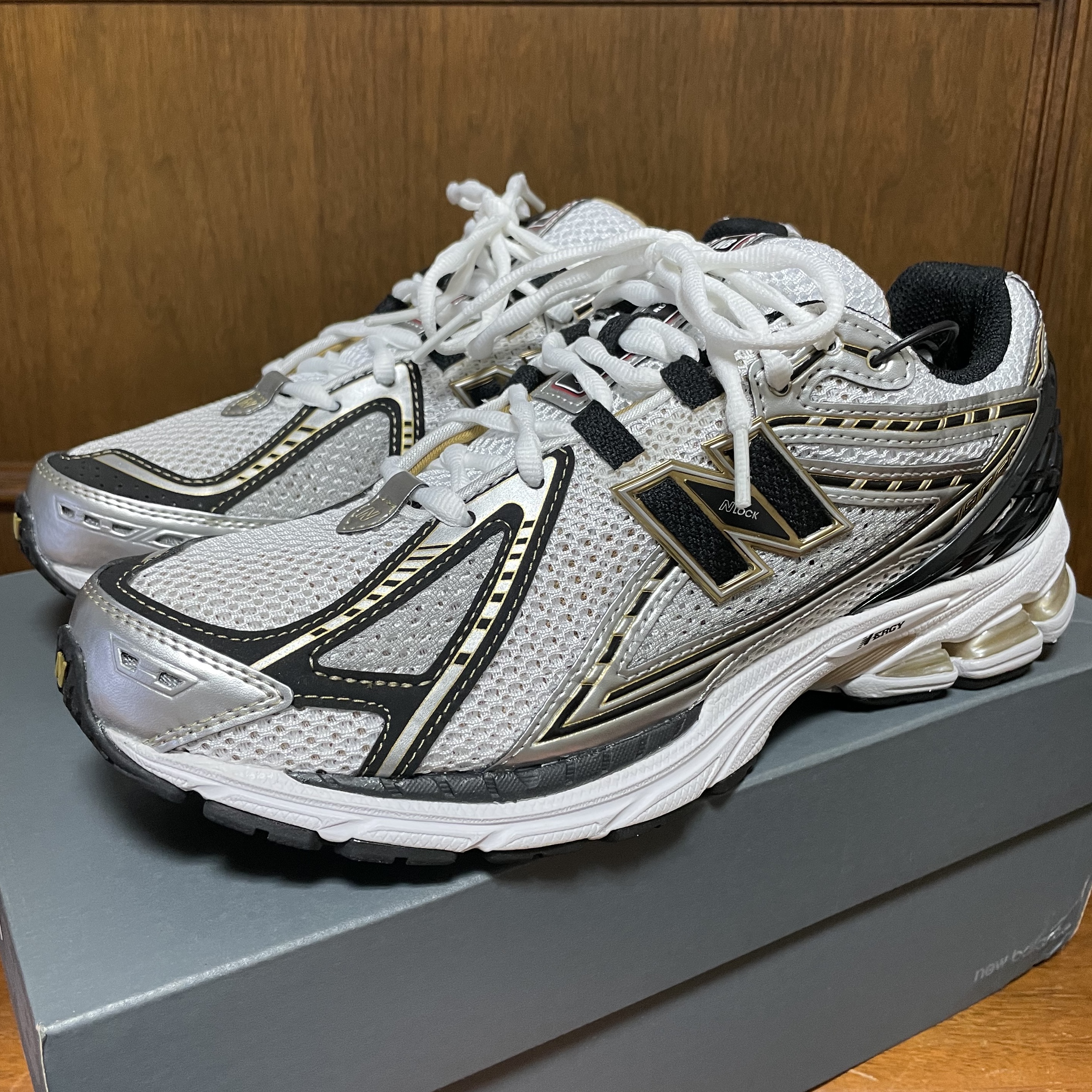 New Balance 1906R White Gold 착용 스타일 - 2