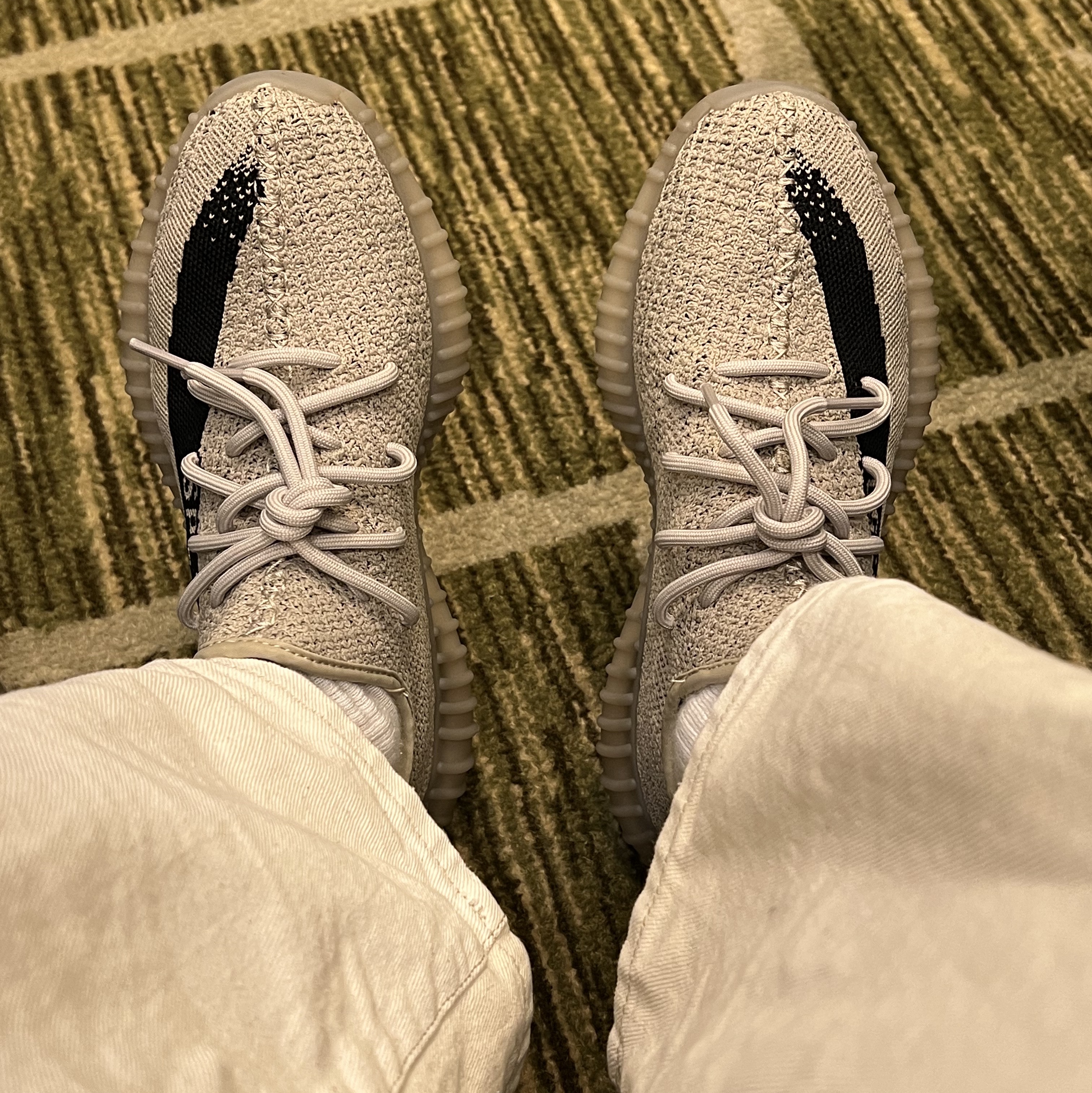 Adidas Yeezy Boost 350 V2 Slate Core Black 2022/2023 착용 스타일