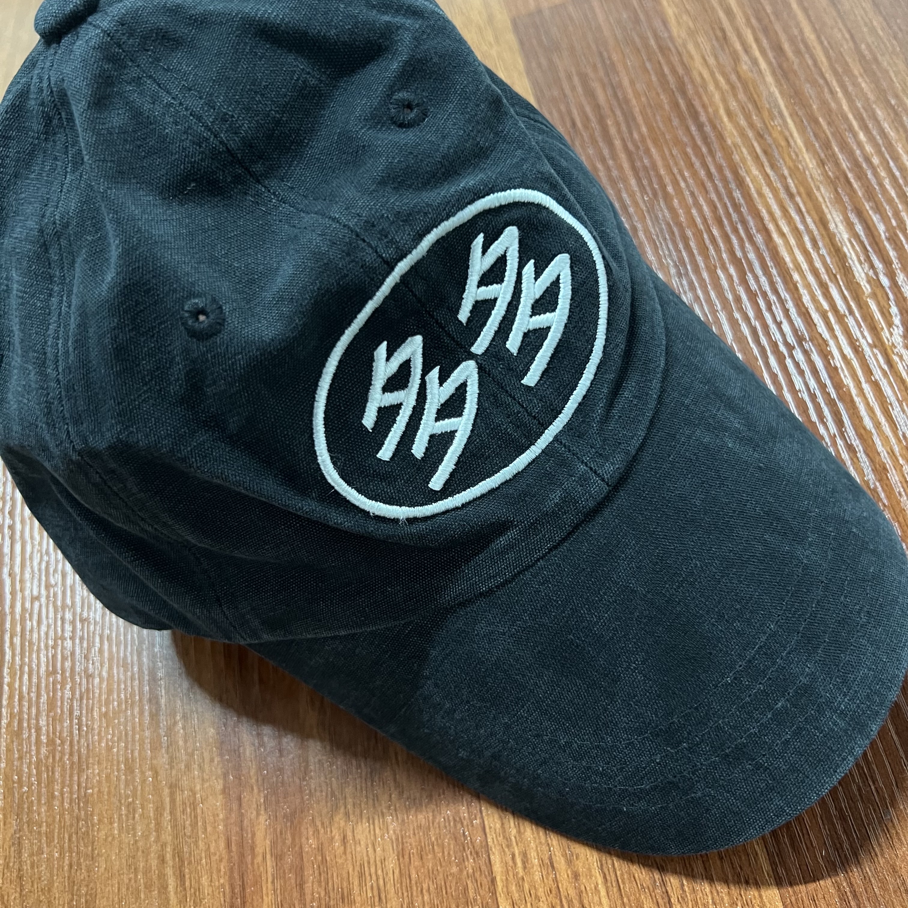 Dada Logo Cap Black White 착용 스타일