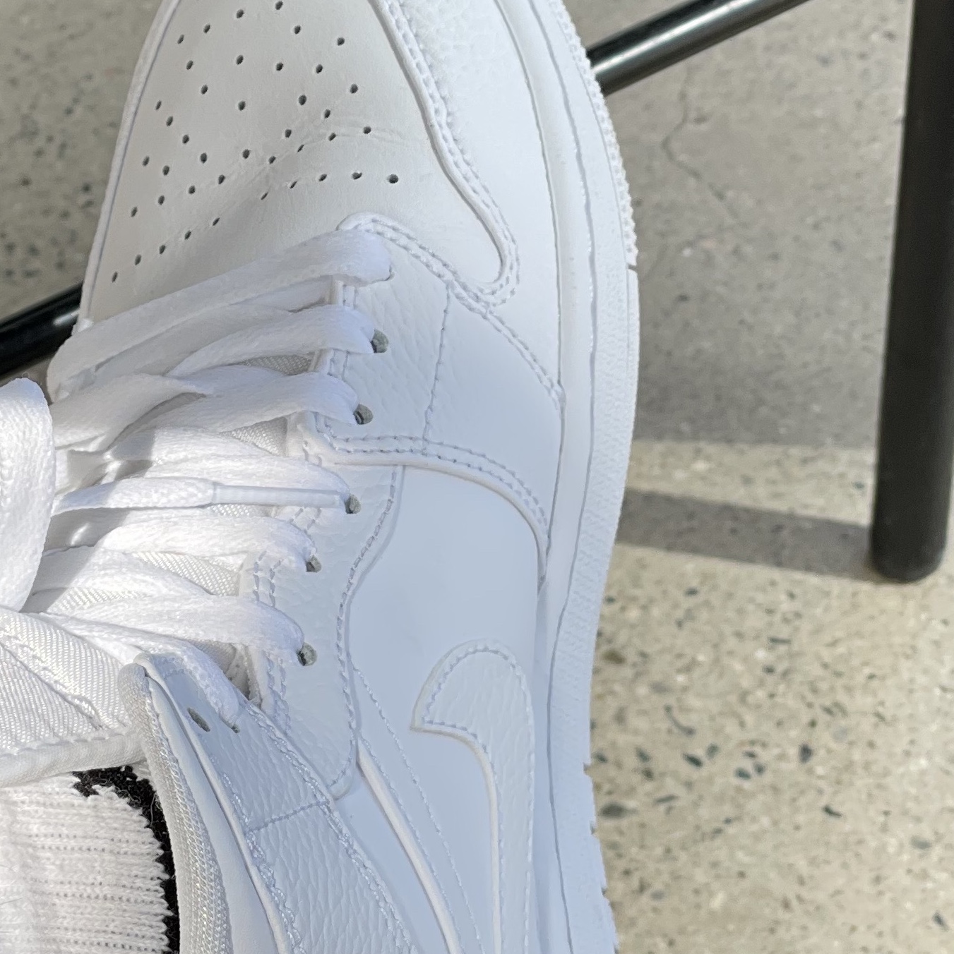 Jordan 1 Mid Triple White 2022 착용 스타일