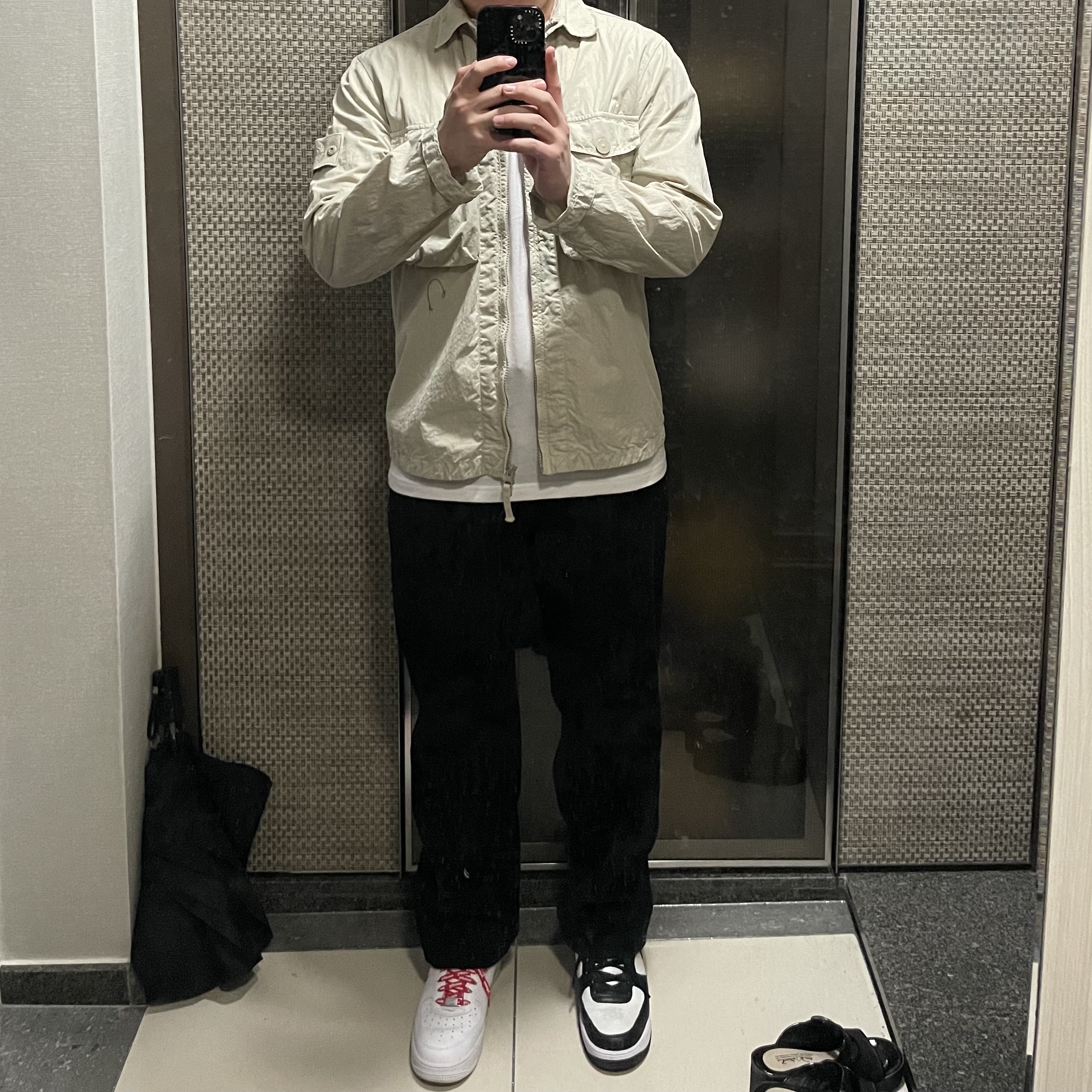 Nike x Stussy Air Force 1 '07 Mid SP Black and Light Bone 착용 스타일