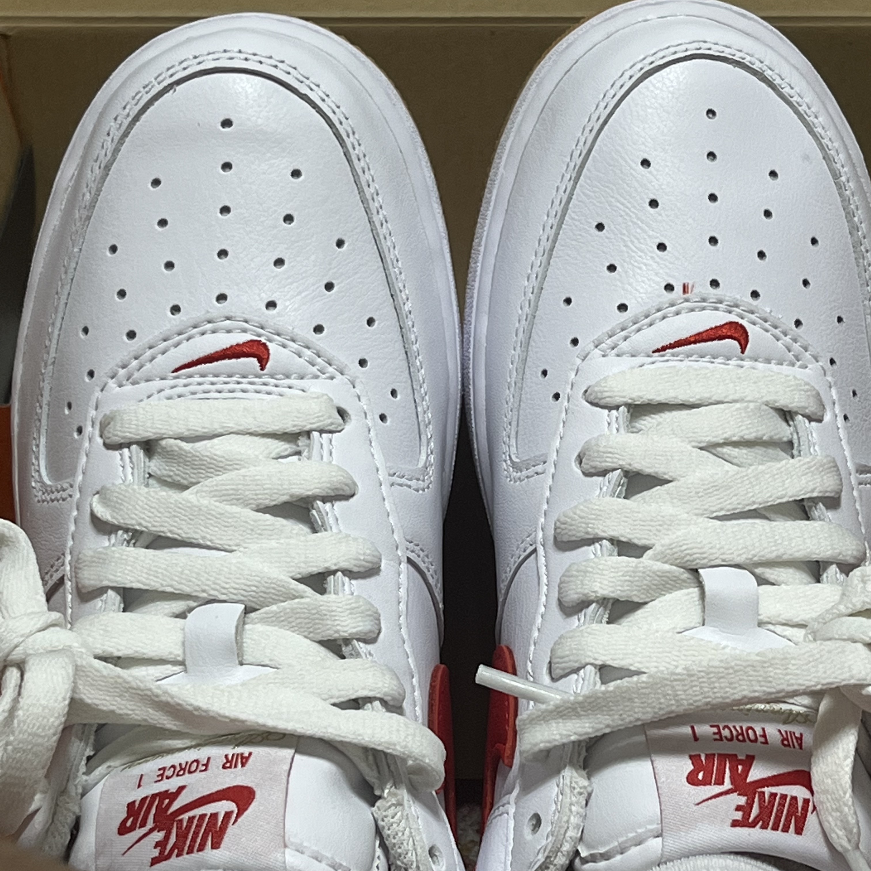 Nike Air Force 1 Low Retro Color of the Month University Red 착용 스타일