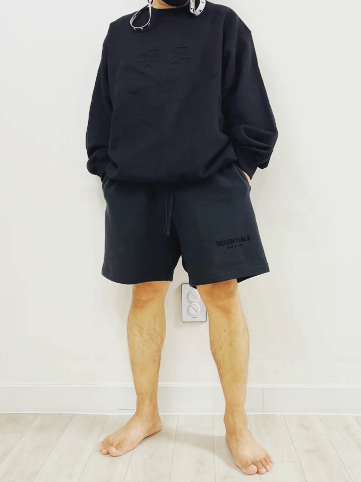 Dada Logo Hoodie Navy, Dada Logo Embossed Crewneck Black 착용 스타일 - 2