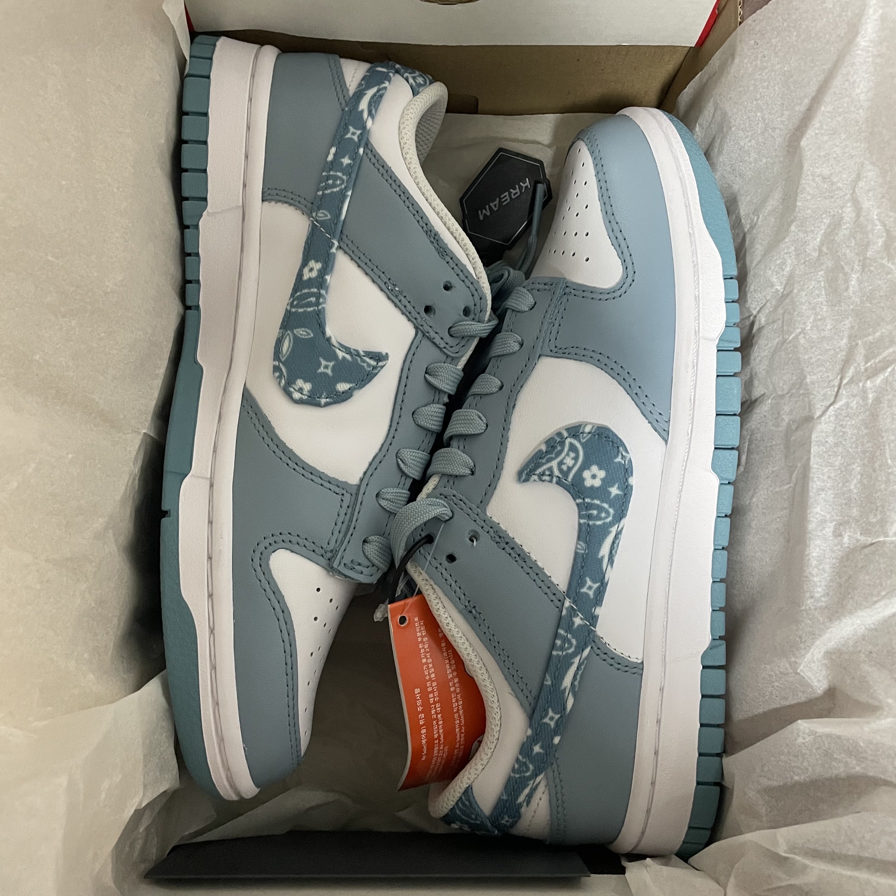 (W) Nike Dunk Low Essential Blue Paisley 착용 스타일