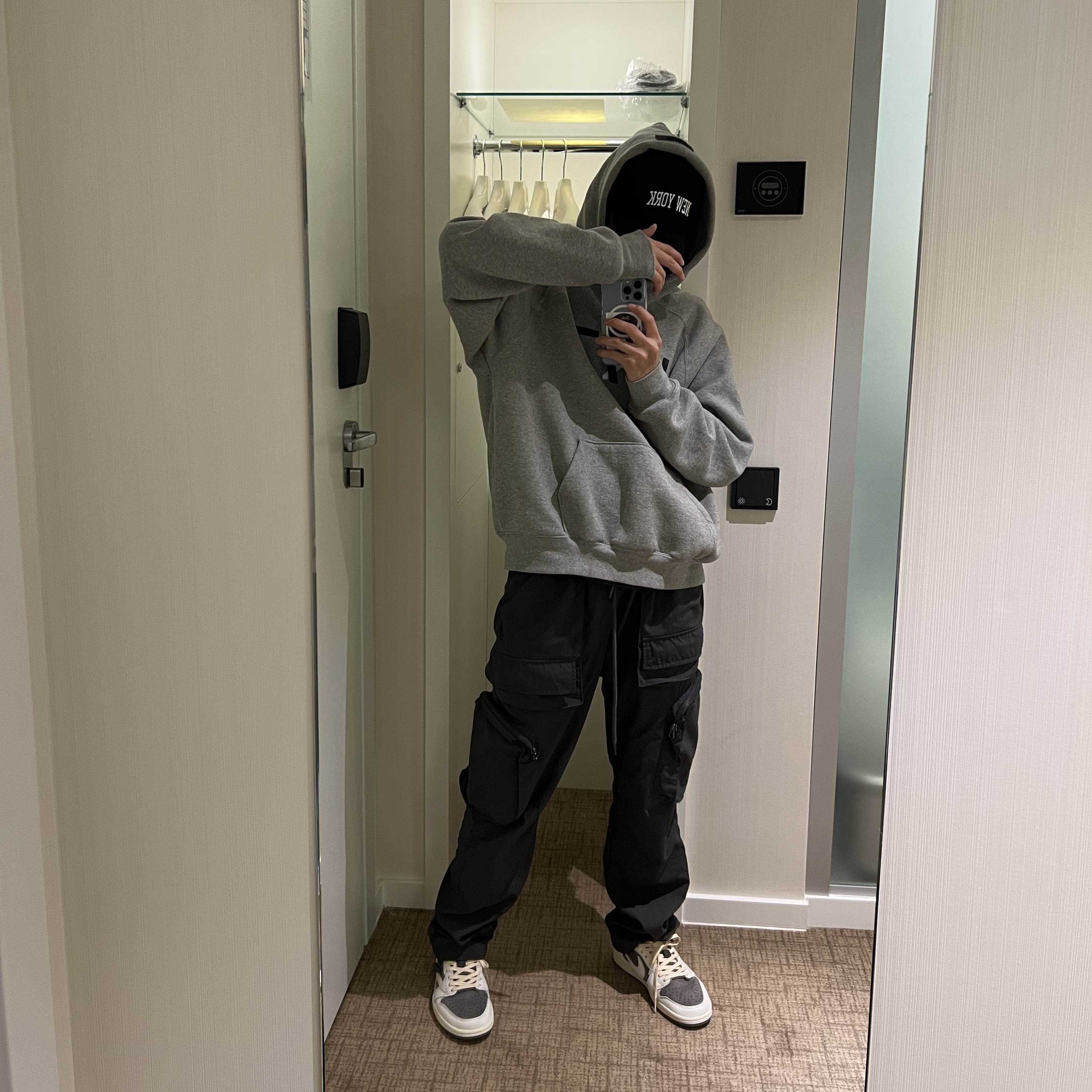 Essentials 1977 Hoodie Dark Oatmeal - 22SS, Undermycar Marshall Chest Pocket Balaclava Zip-Up Cariair - 22SS 착용 스타일 - 1