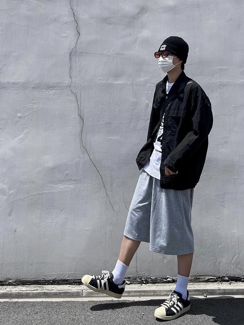 Adidas Superstar Premium Black White 착용 스타일 - 3