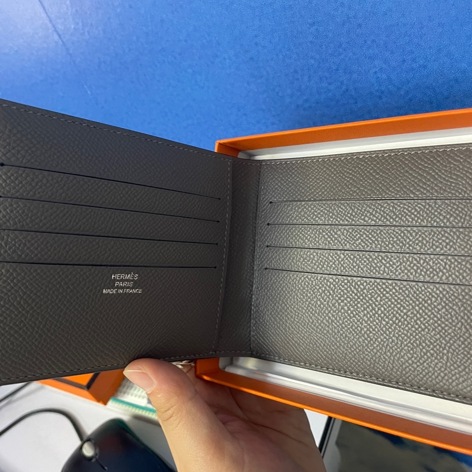 Hermes Citizen Twill Compact Wallet Epsom & Gris Meyer Ecru Vert Absinthe 착용 스타일 - 2