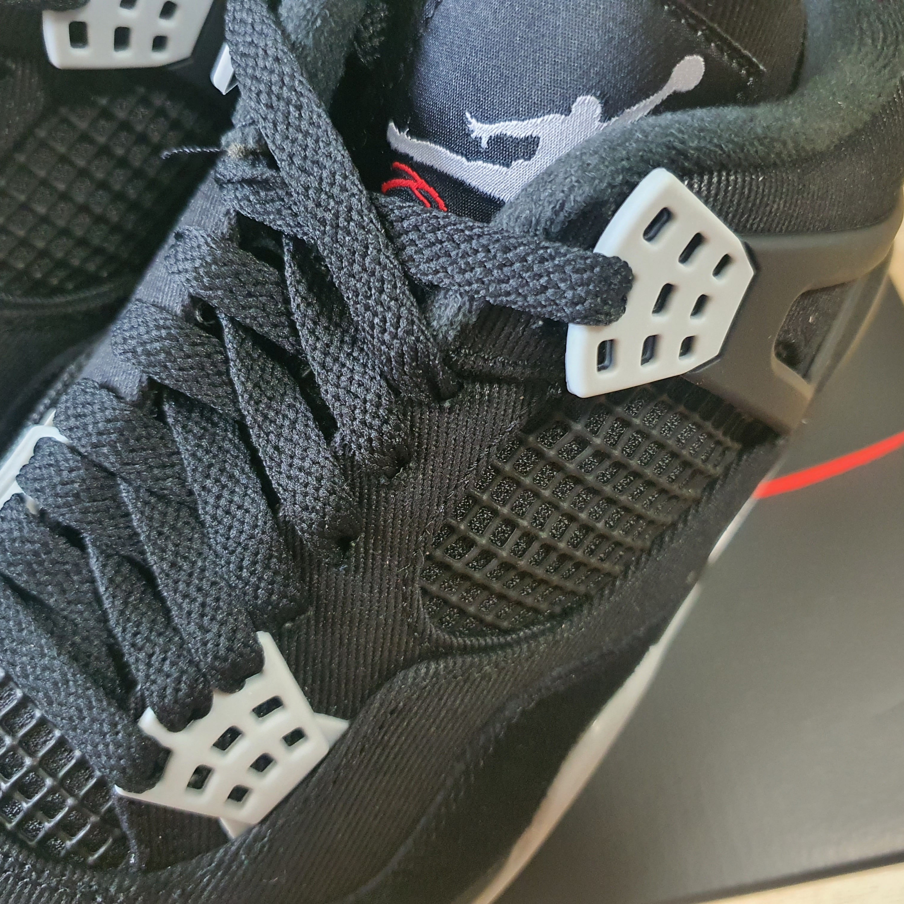 Jordan 4 Retro SE Black and Light Steel 착용 스타일 - 4
