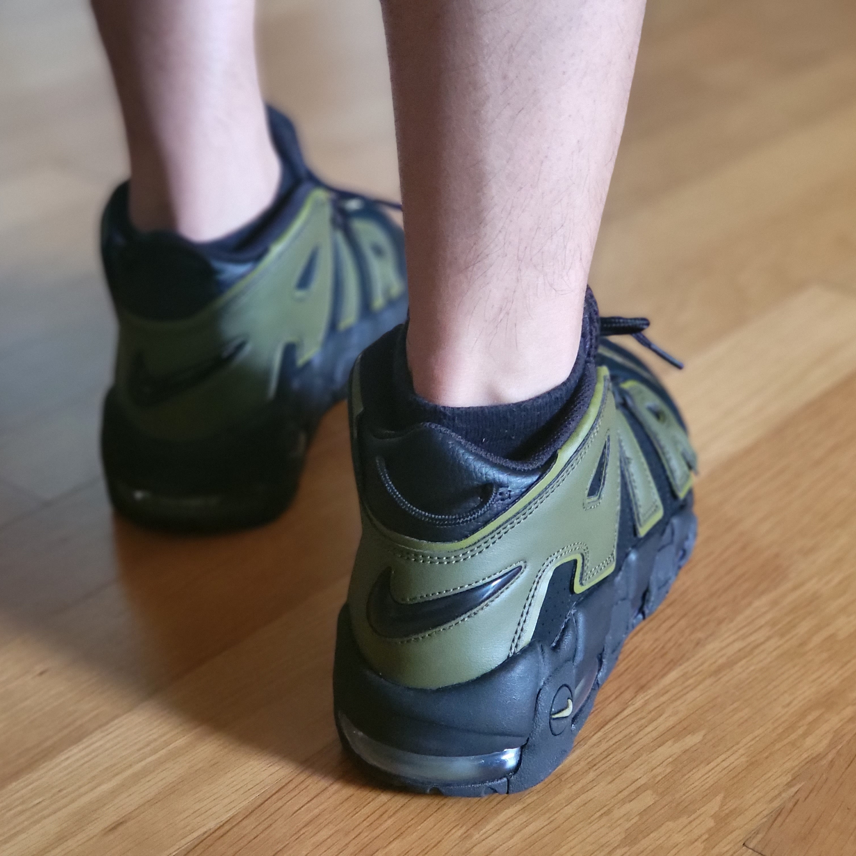 Nike Air More Uptempo 96 Rough Green 착용 스타일 - 3