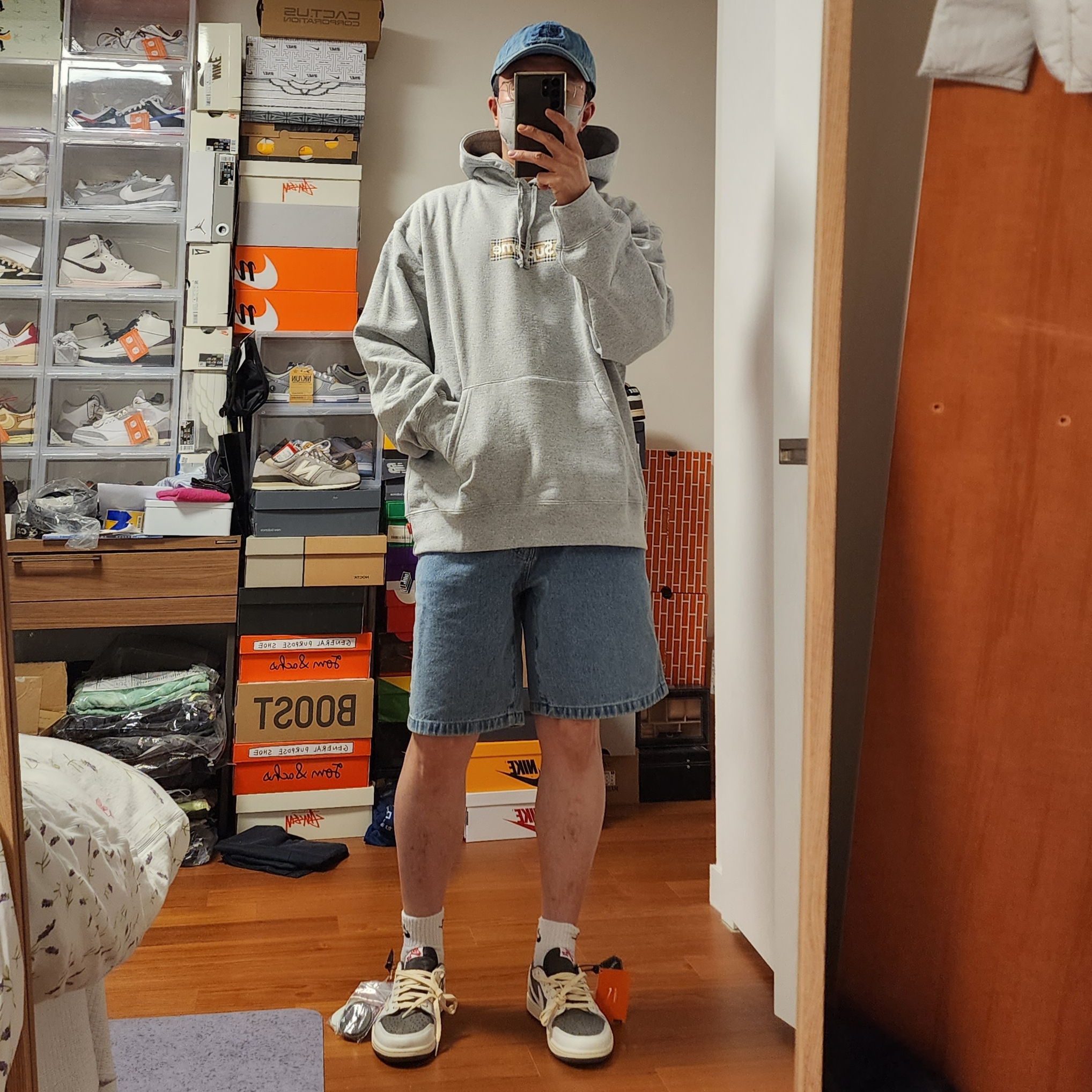Supreme x Burberry Box Logo Hooded Sweatshirt Heather Grey - 22SS, Supreme x Burberry Denim 6-Panel Washed Blue - 22SS 착용 스타일 - 2