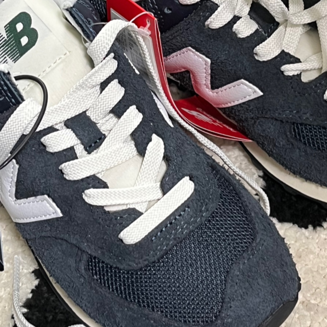 New Balance 574 Heritage Navy 착용 스타일 - 2