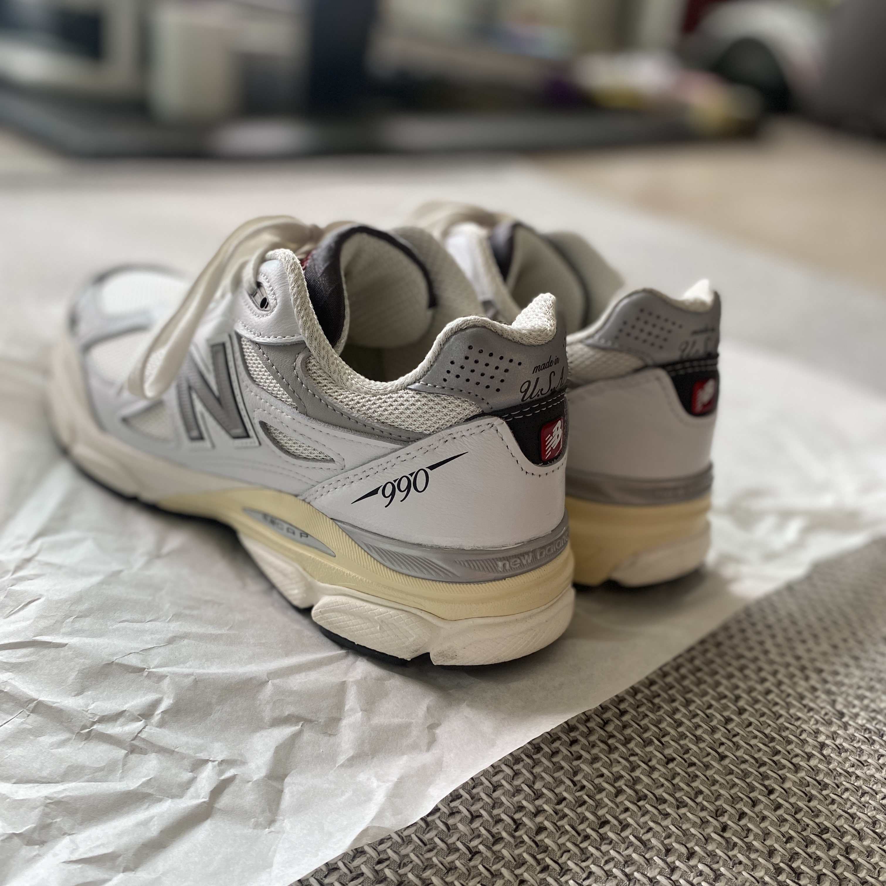 New Balance 990v3 Made in USA Sea Salt 착용 스타일 - 2