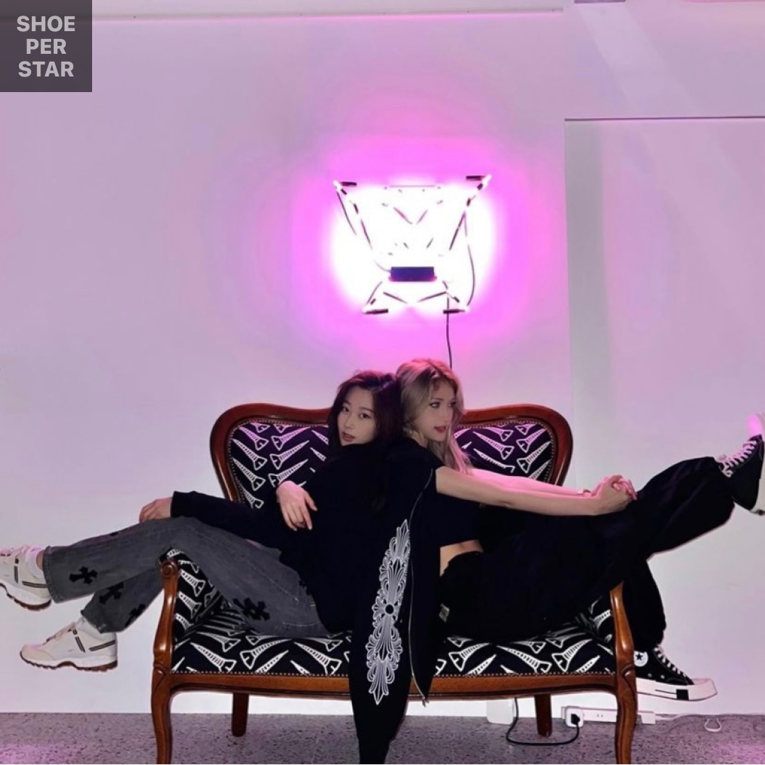 Nike x Jacquemus Air Humara LX Light Bone and Gold, Converse x Drkshdw Drkstr Chuck 70 High Black 착용 스타일 - 1