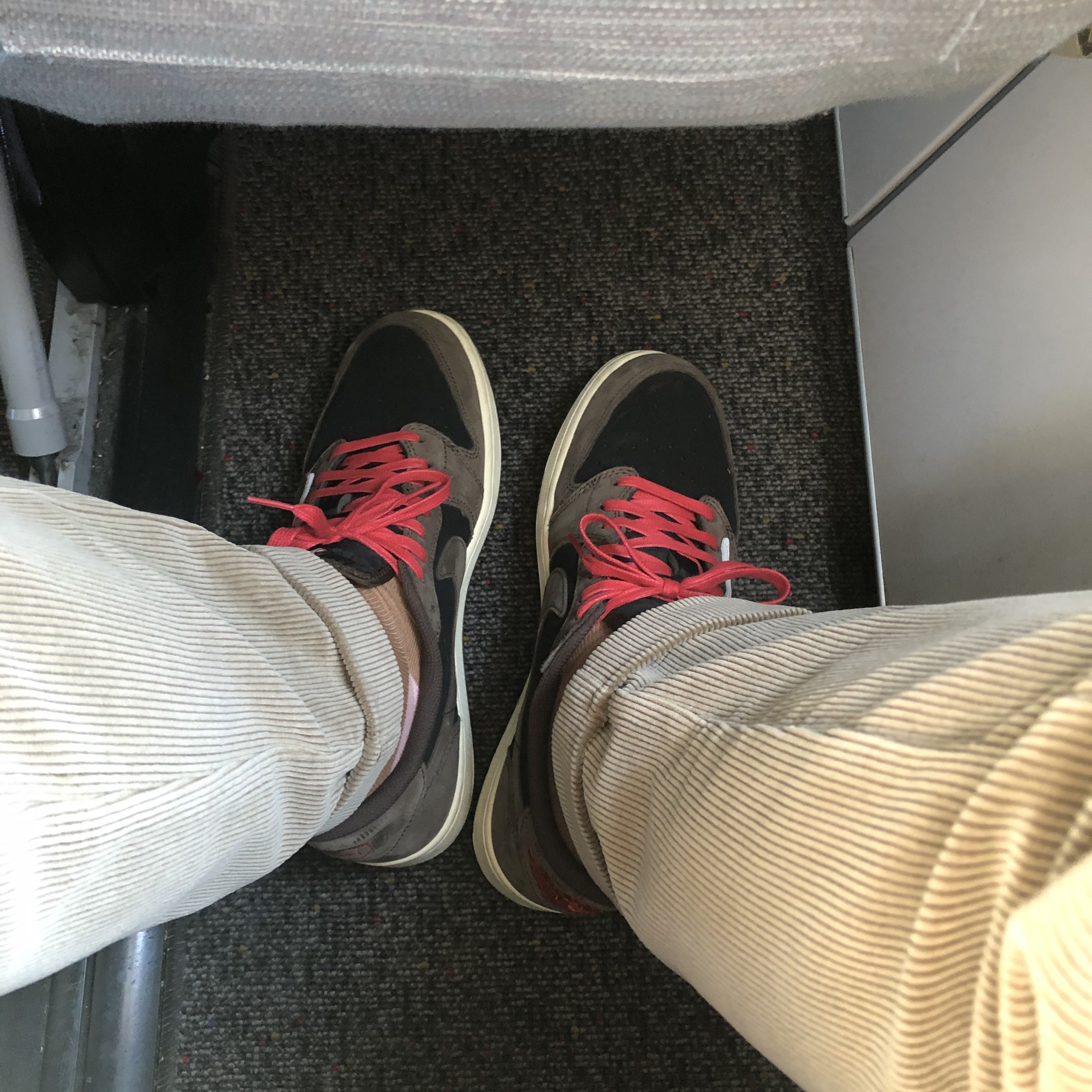 Jordan 1 x Travis Scott Retro Low OG SP Mocha 착용 스타일