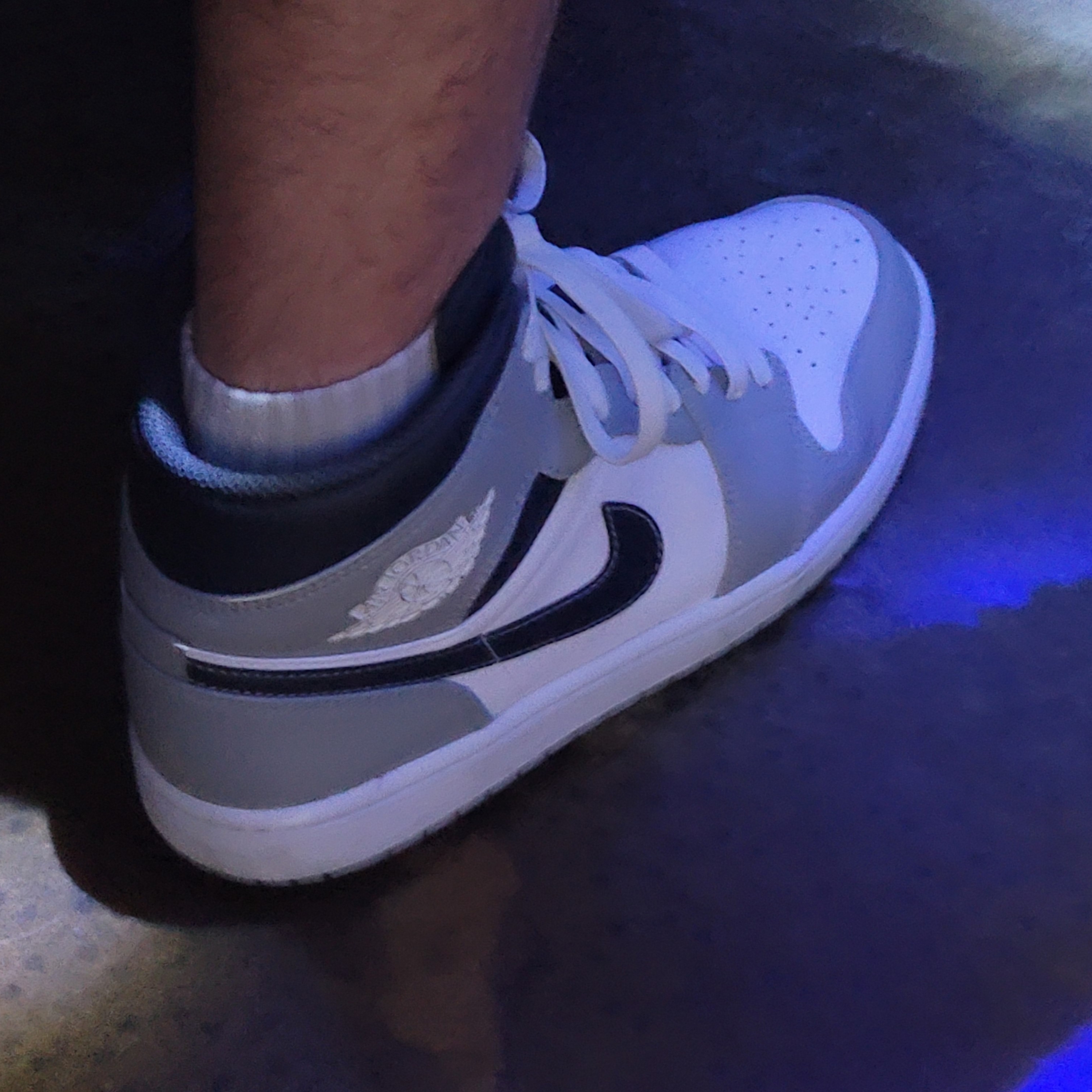 Jordan 1 Mid Light Smoke Grey Anthracite 착용 스타일 - 2