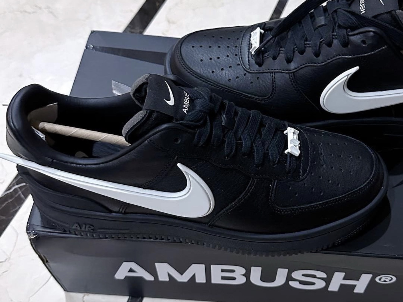 Jordan 1 Low Golf Chicago, Nike x NBA Dunk Low Retro EMB Black and Chile Red 착용 스타일 - 2