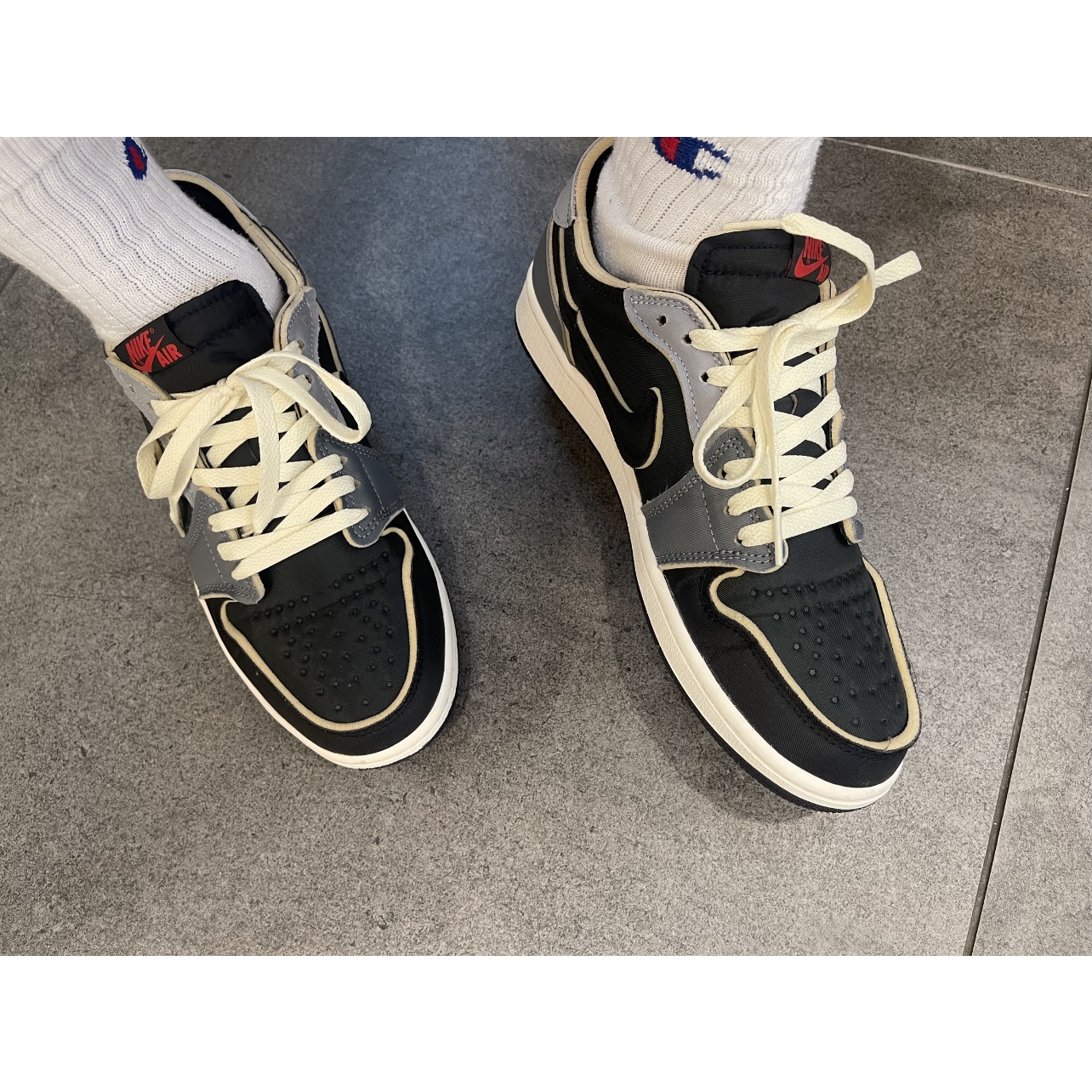 Jordan 1 Retro Low OG EX Black and Smoke Grey 착용 스타일