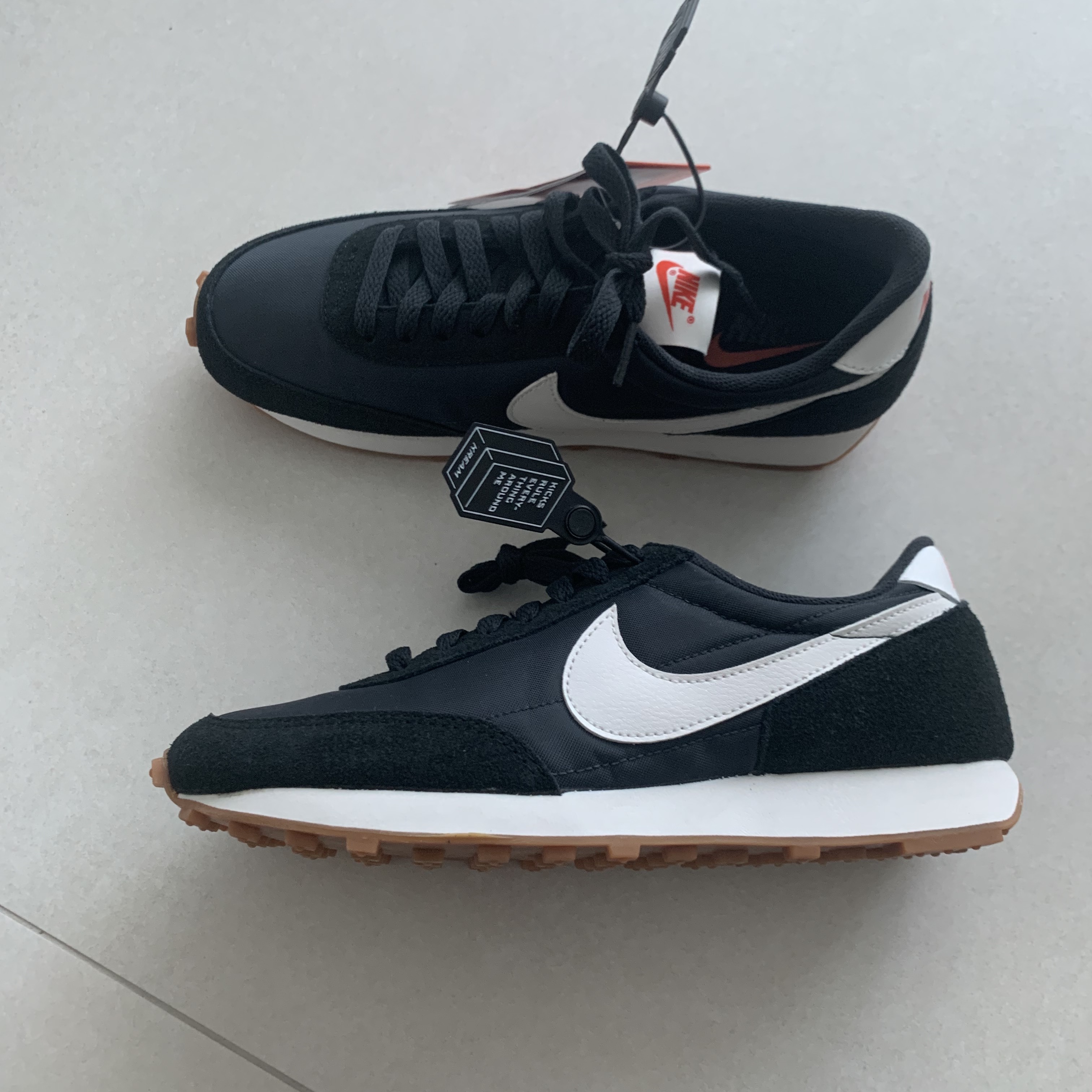 (W) Nike Daybreak Black White 착용 스타일 - 2