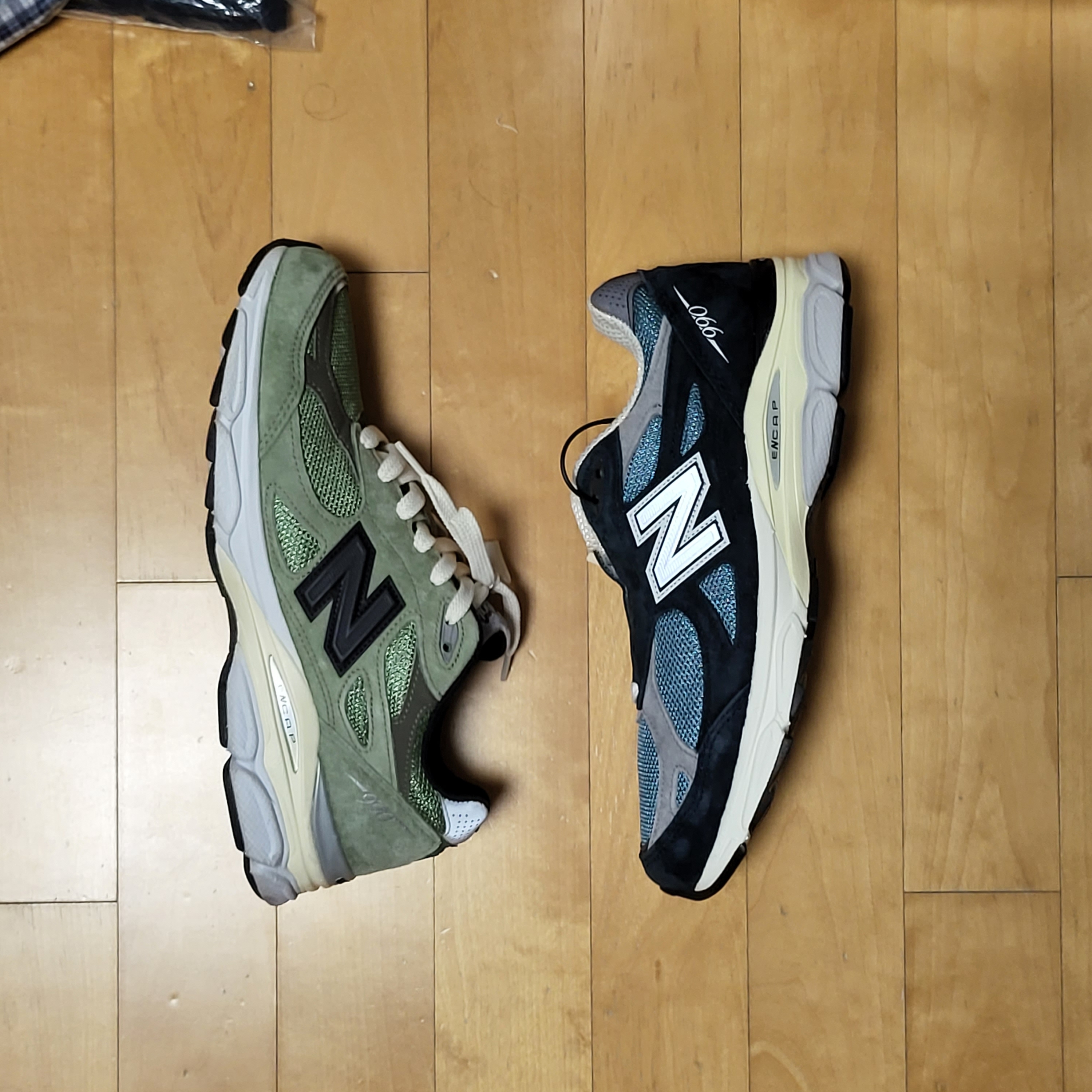 New Balance x JJJJound 990v3 Olive, New Balance x JJJJound 990v3 Brown Black 착용 스타일 - 2
