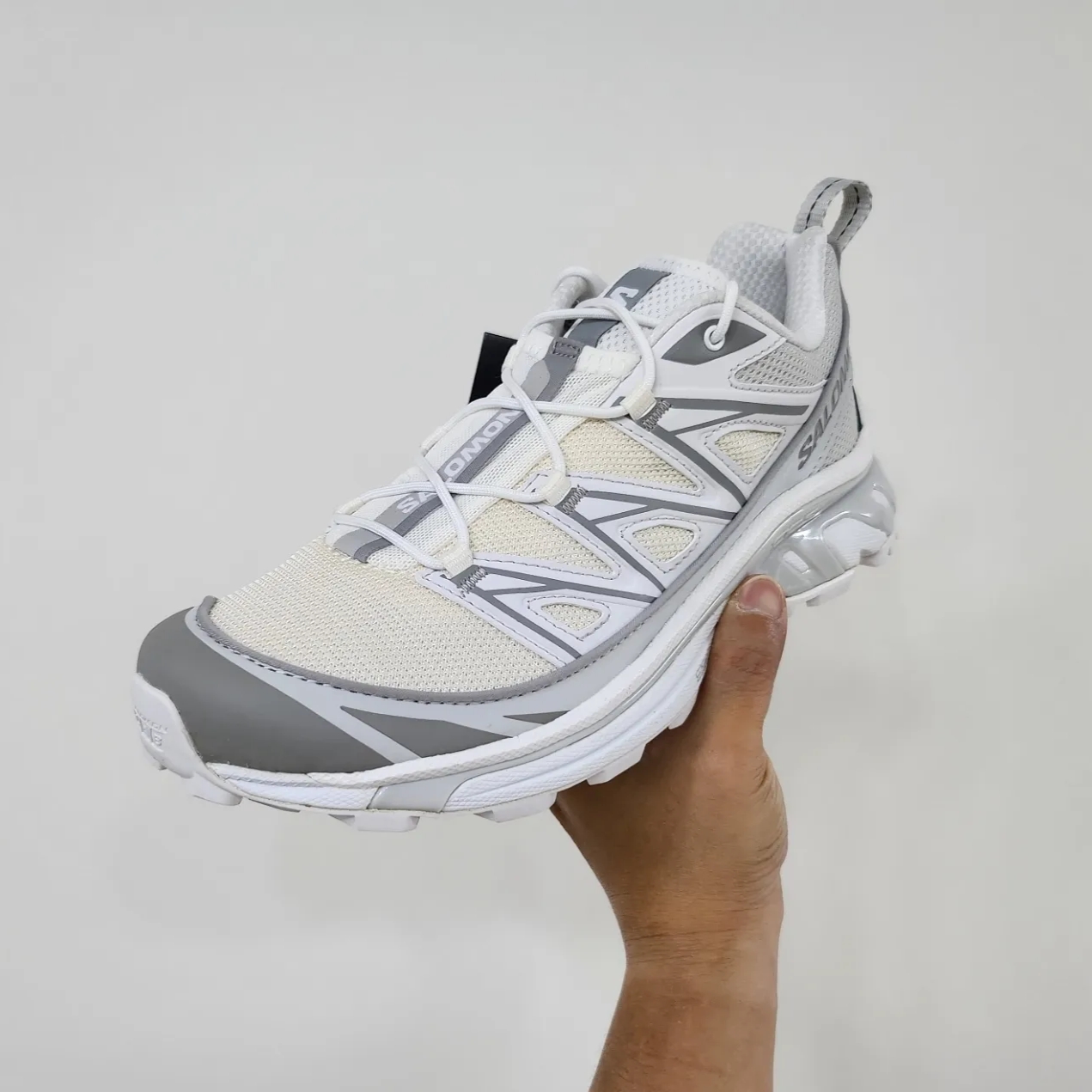 Salomon XT-6 Expanse Vanilla Ice White 착용 스타일 - 1