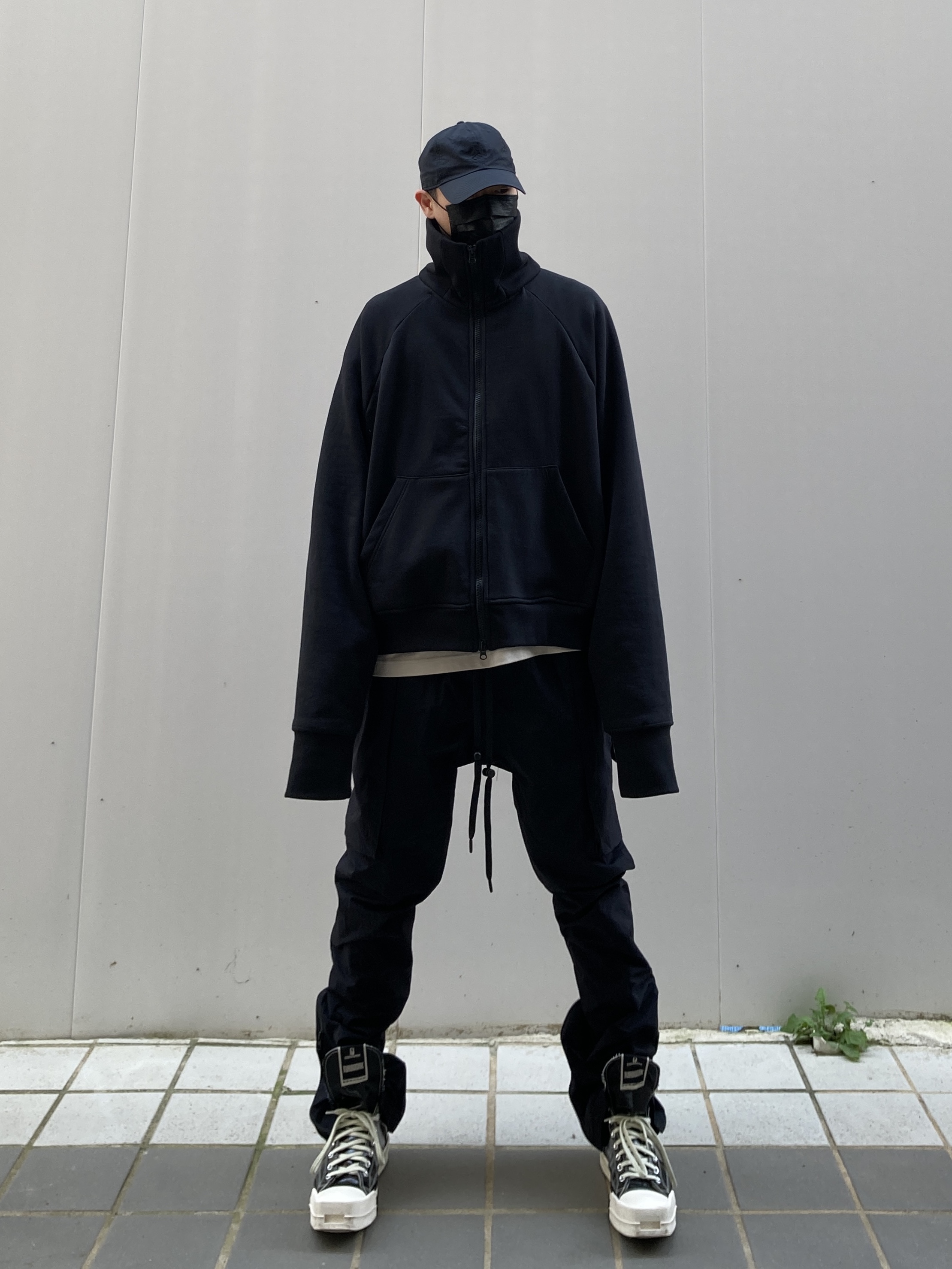 Converse x Drkshdw Turbodrk Chuck 70 Hi Black Lacquered Denim 착용 스타일 - 2