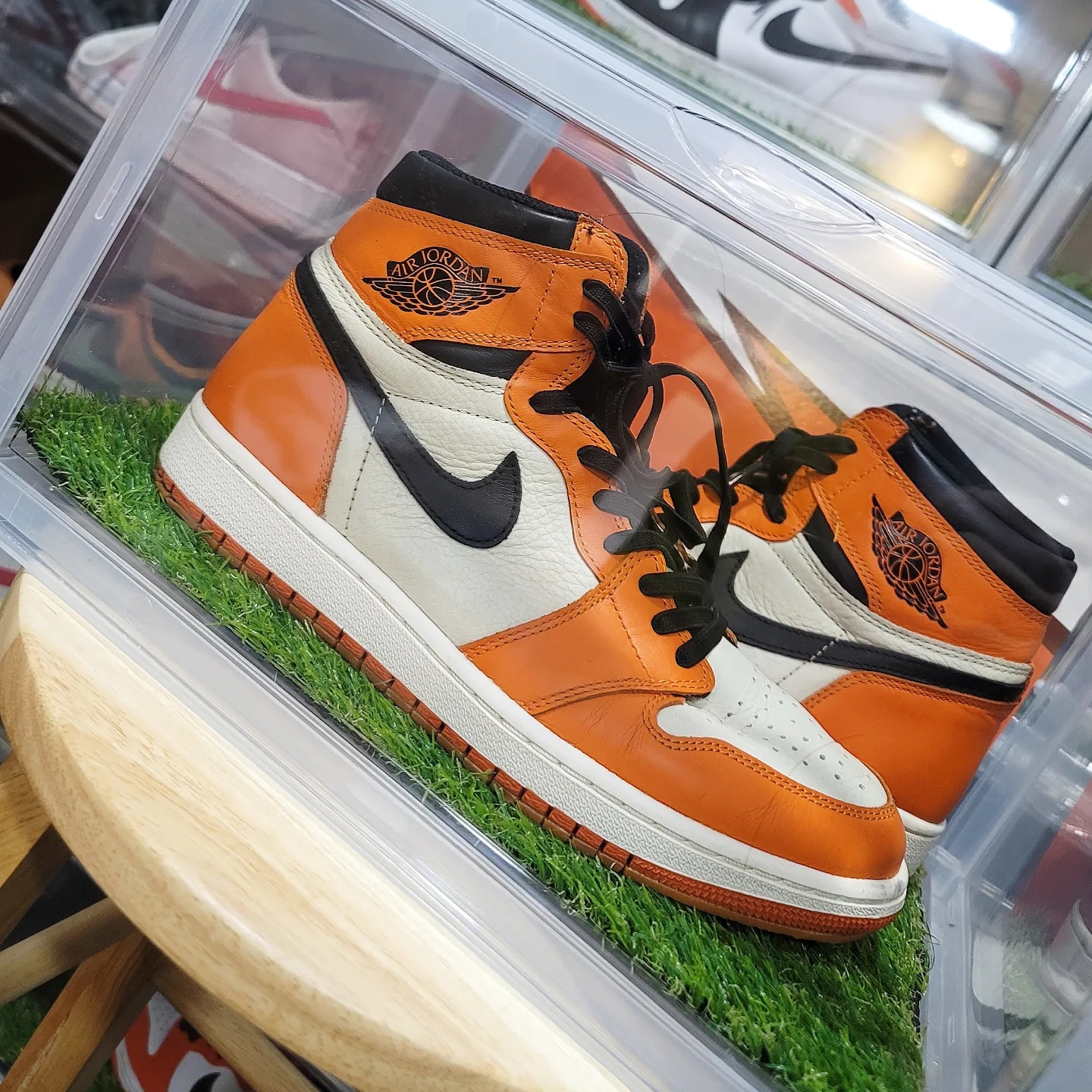 Nike Air Force 1 '07 LX Siempre Familia, Jordan 1 Retro High OG Reverse Shattered Backboard 착용 스타일 - 2