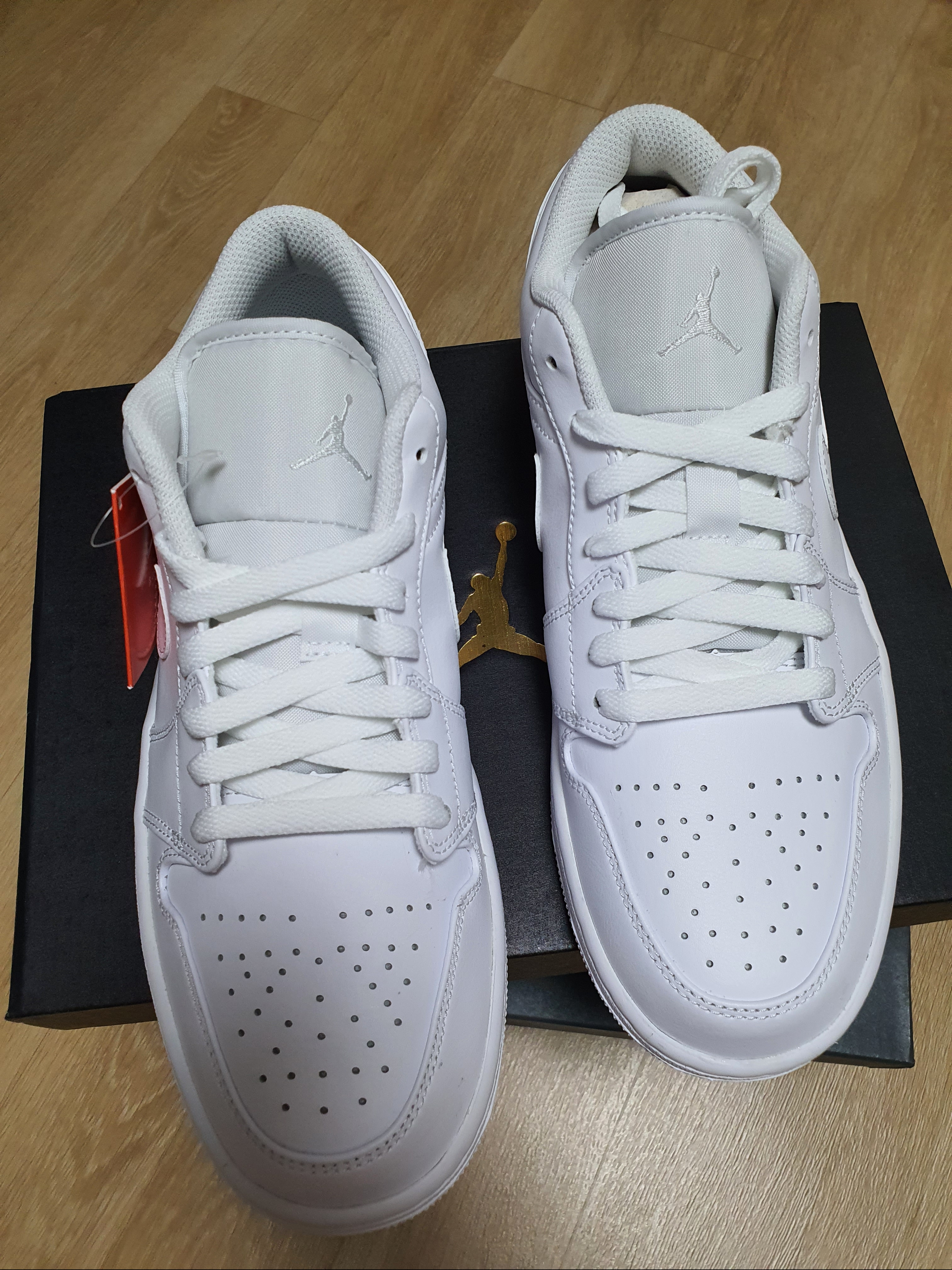 Jordan 1 Low Triple White 착용 스타일