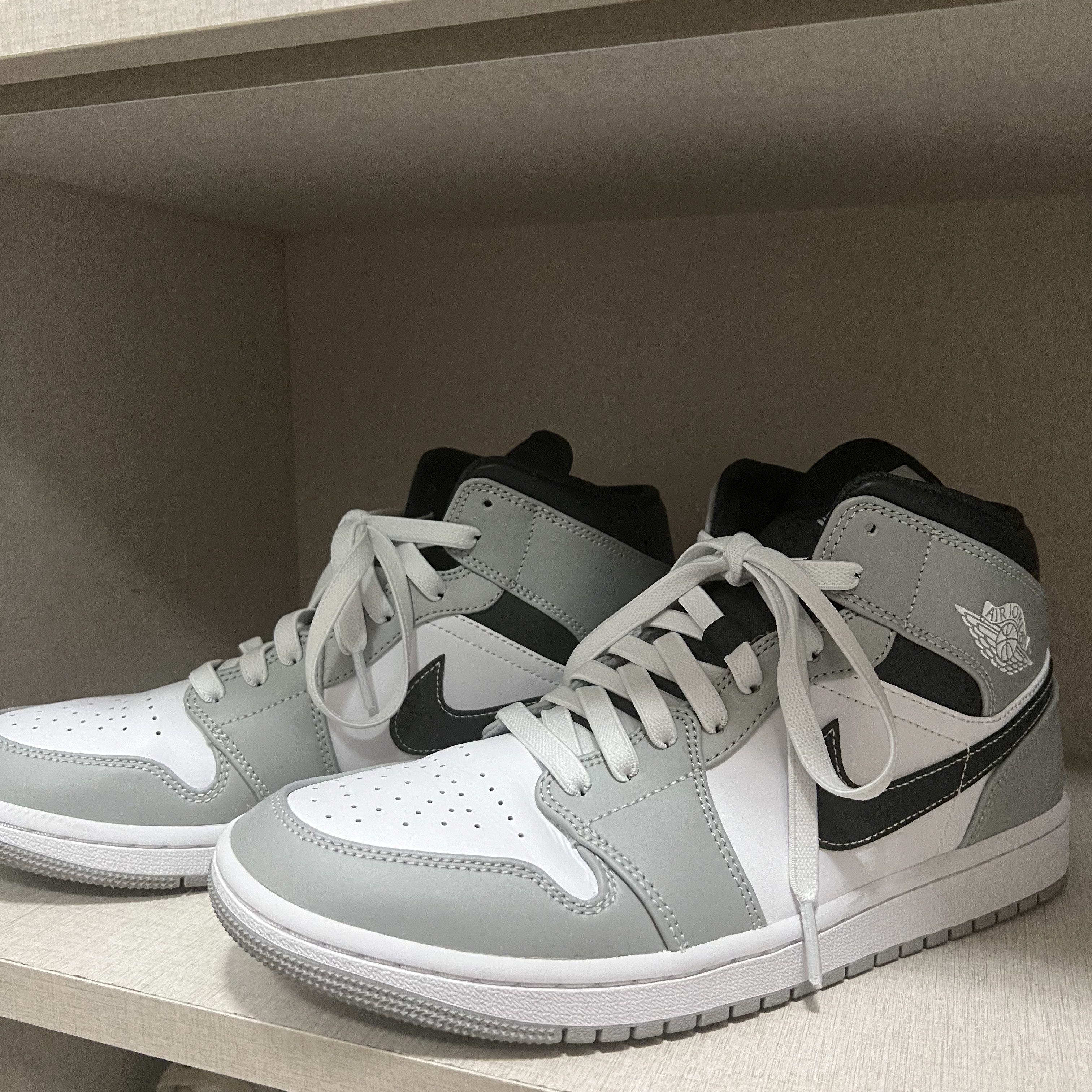 Jordan 1 Mid Light Smoke Grey Anthracite 착용 스타일