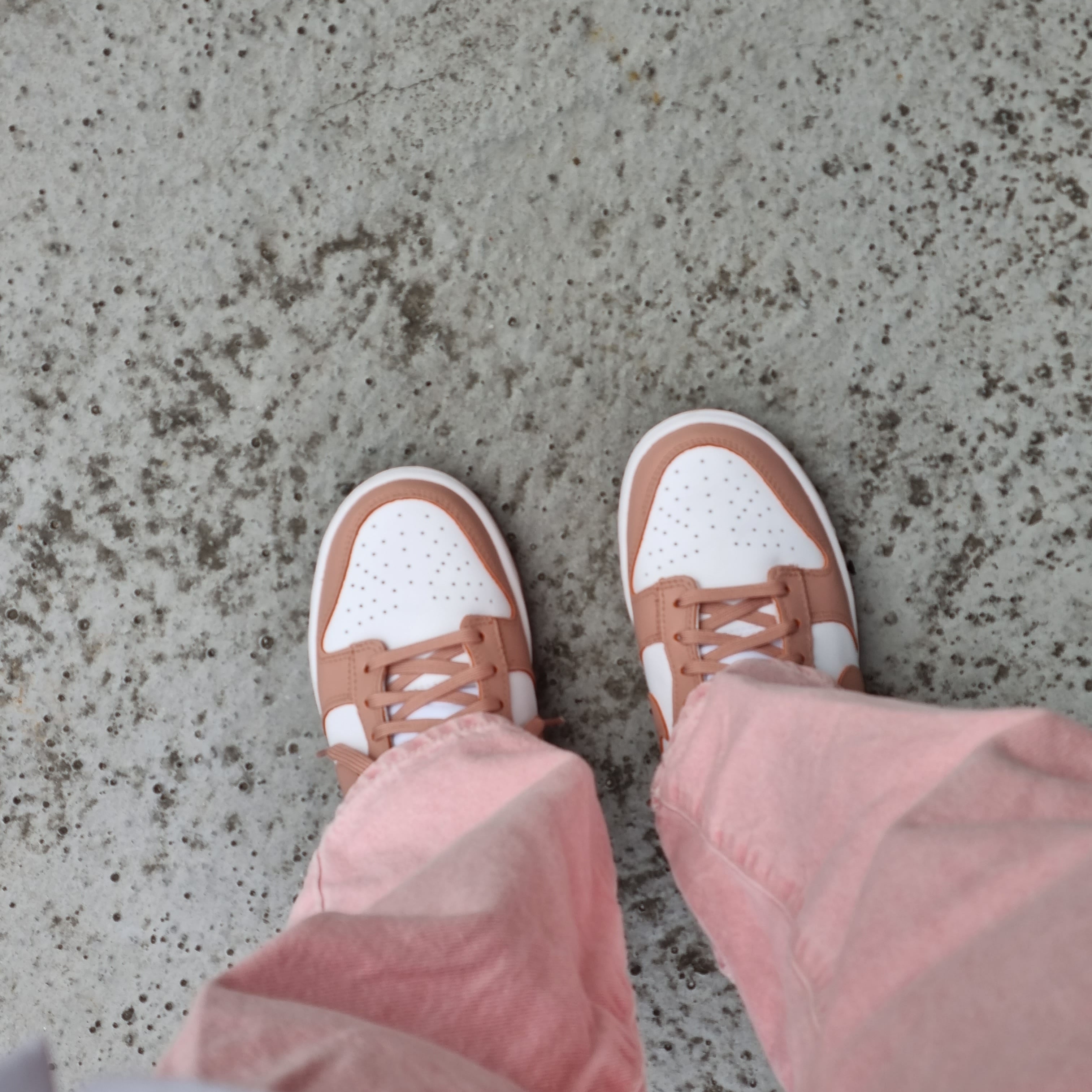 (W) Nike Dunk Low Rose Whisper 착용 스타일 - 2