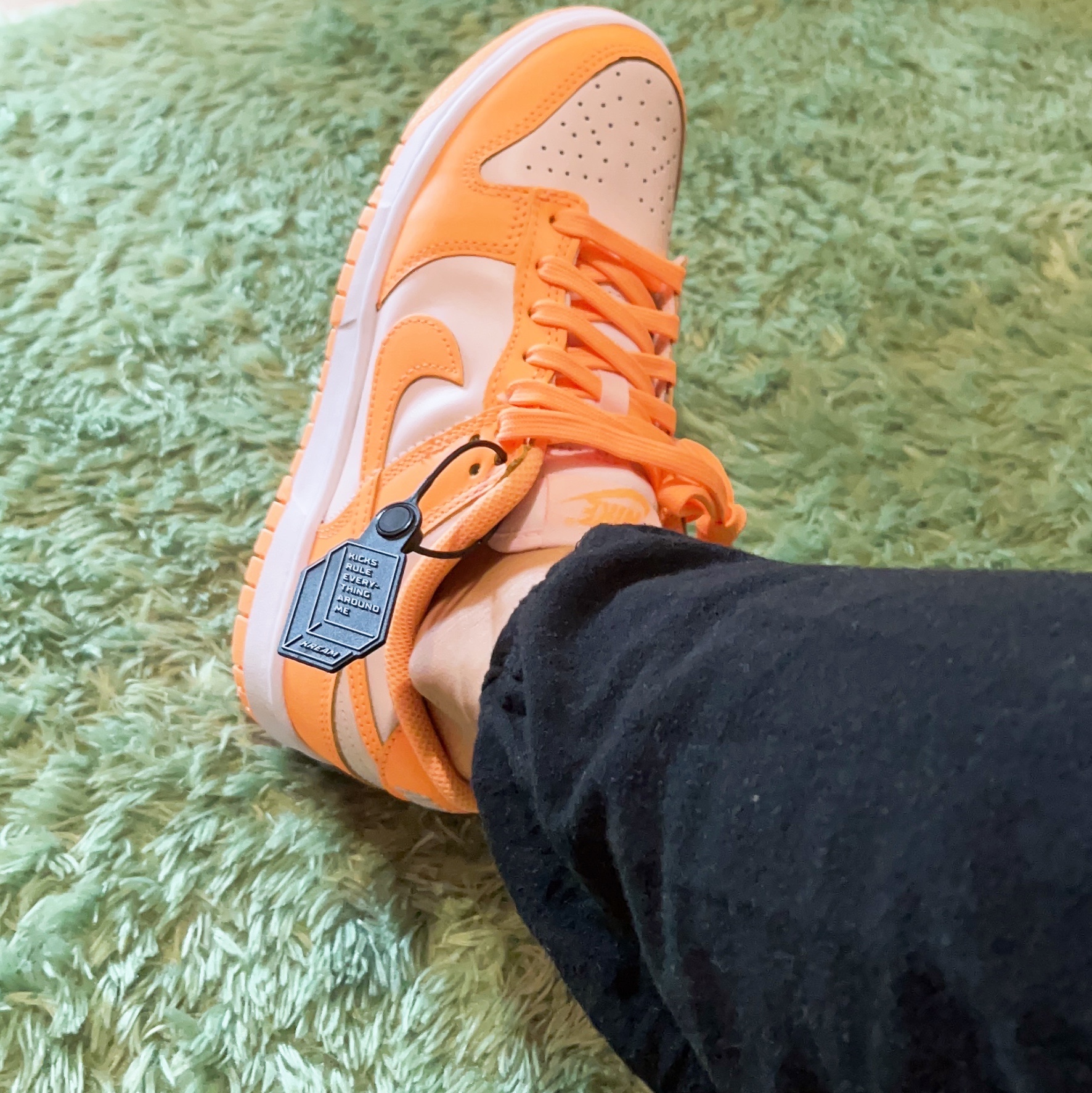 (W) Nike Dunk Low Peach Cream 착용 스타일 - 4