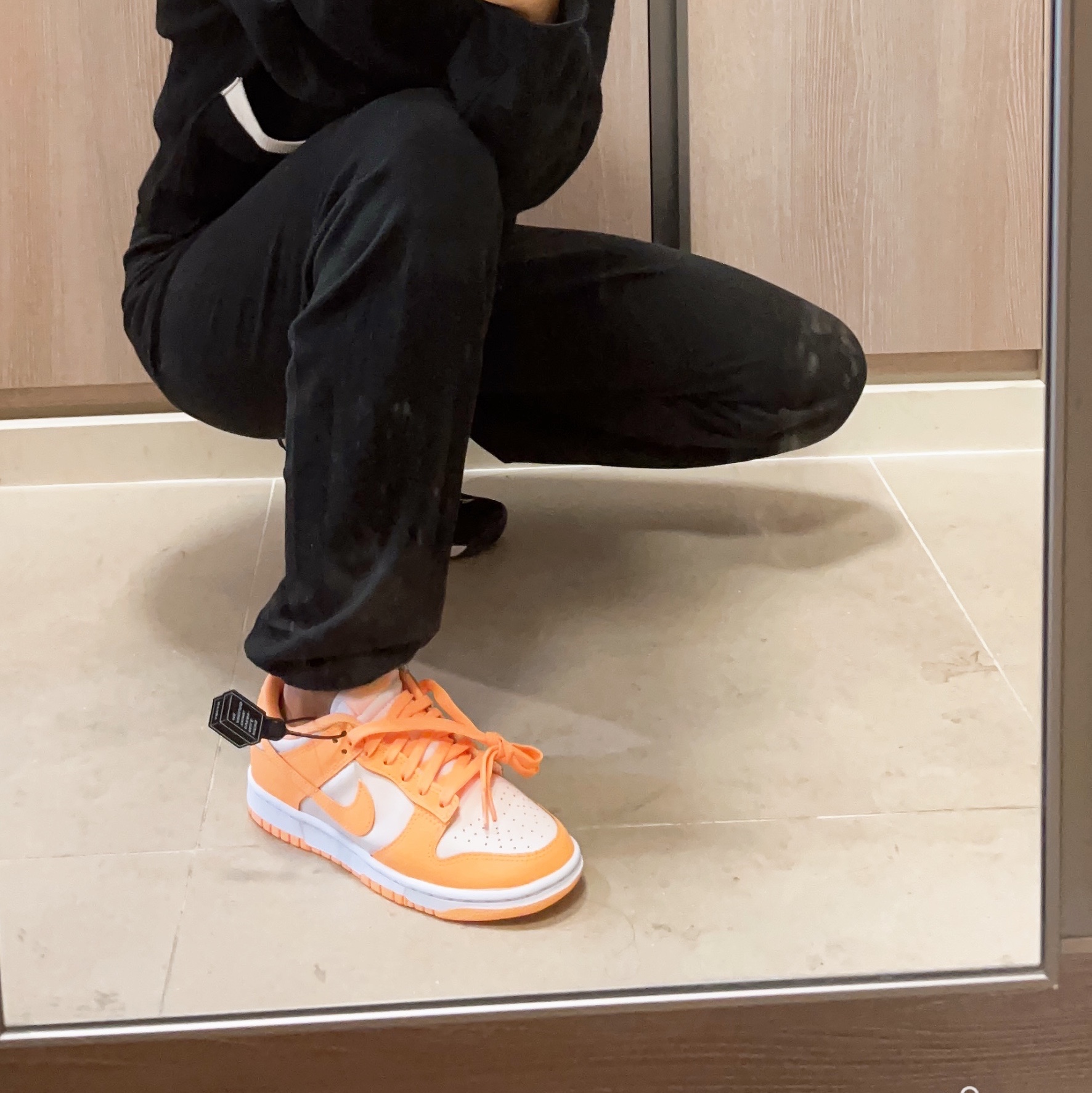 (W) Nike Dunk Low Peach Cream 착용 스타일 - 1