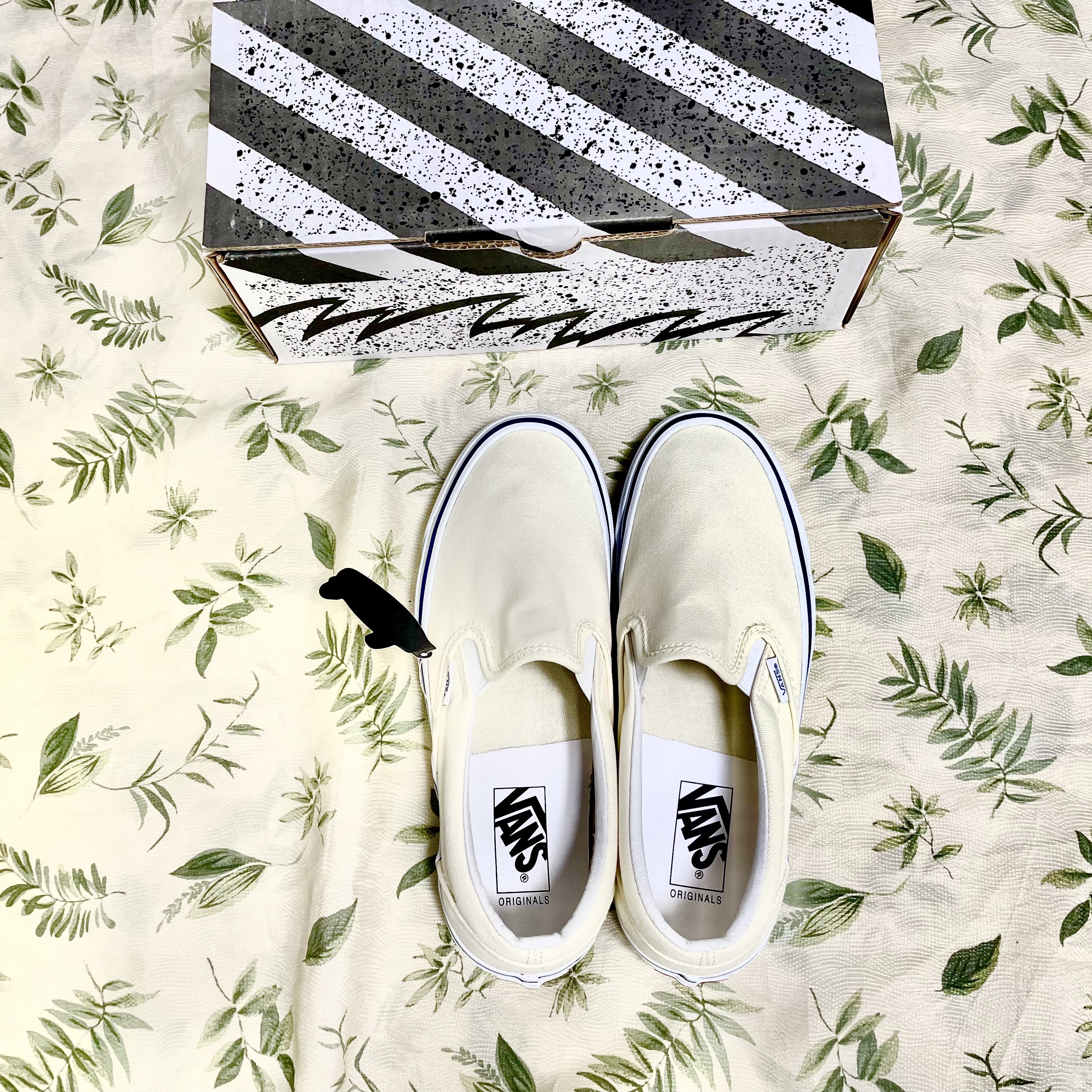 Vans Vault OG Classic Slip-On LX Classic White 착용 스타일 - 3