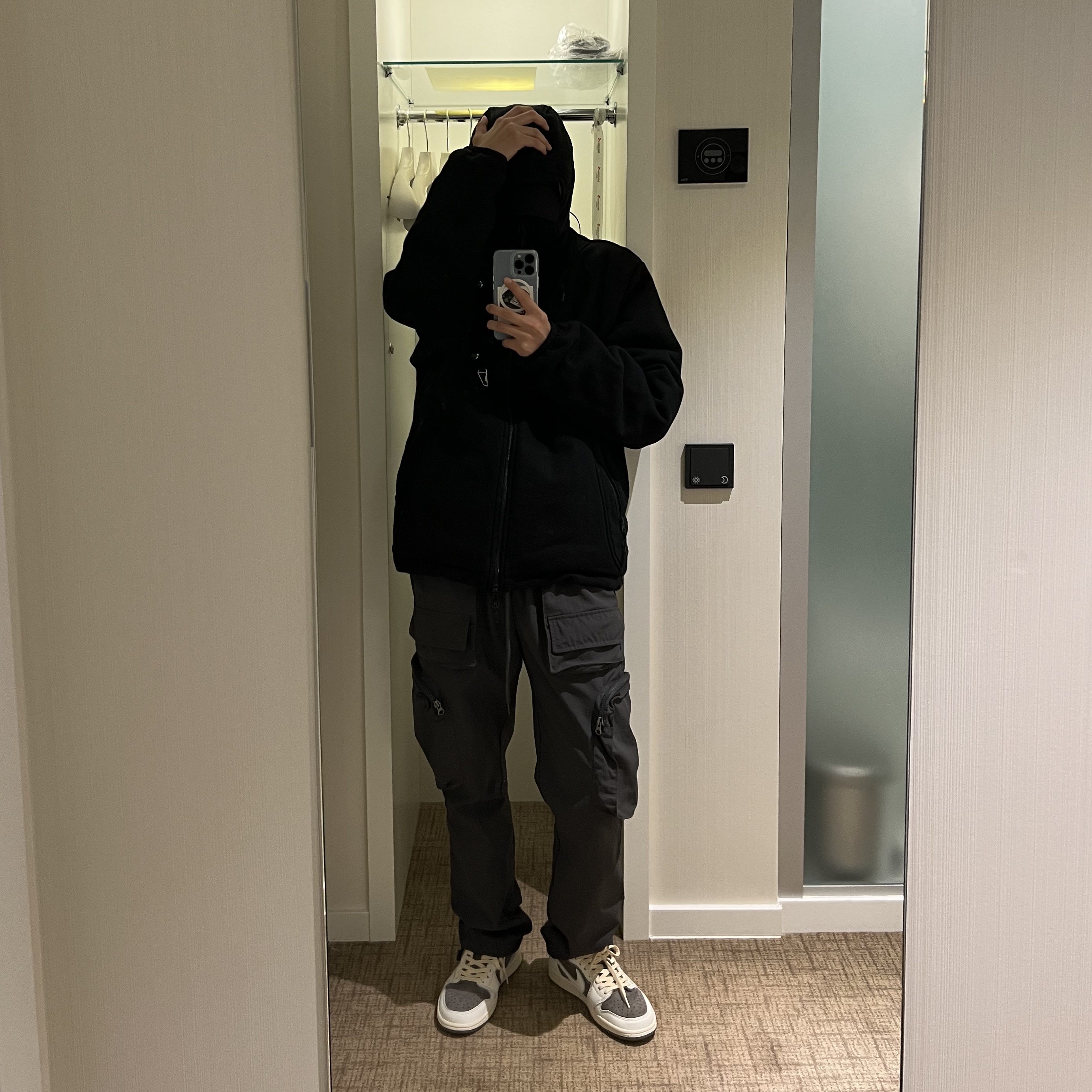 Essentials 1977 Hoodie Dark Oatmeal - 22SS, Undermycar Marshall Chest Pocket Balaclava Zip-Up Cariair - 22SS 착용 스타일 - 2