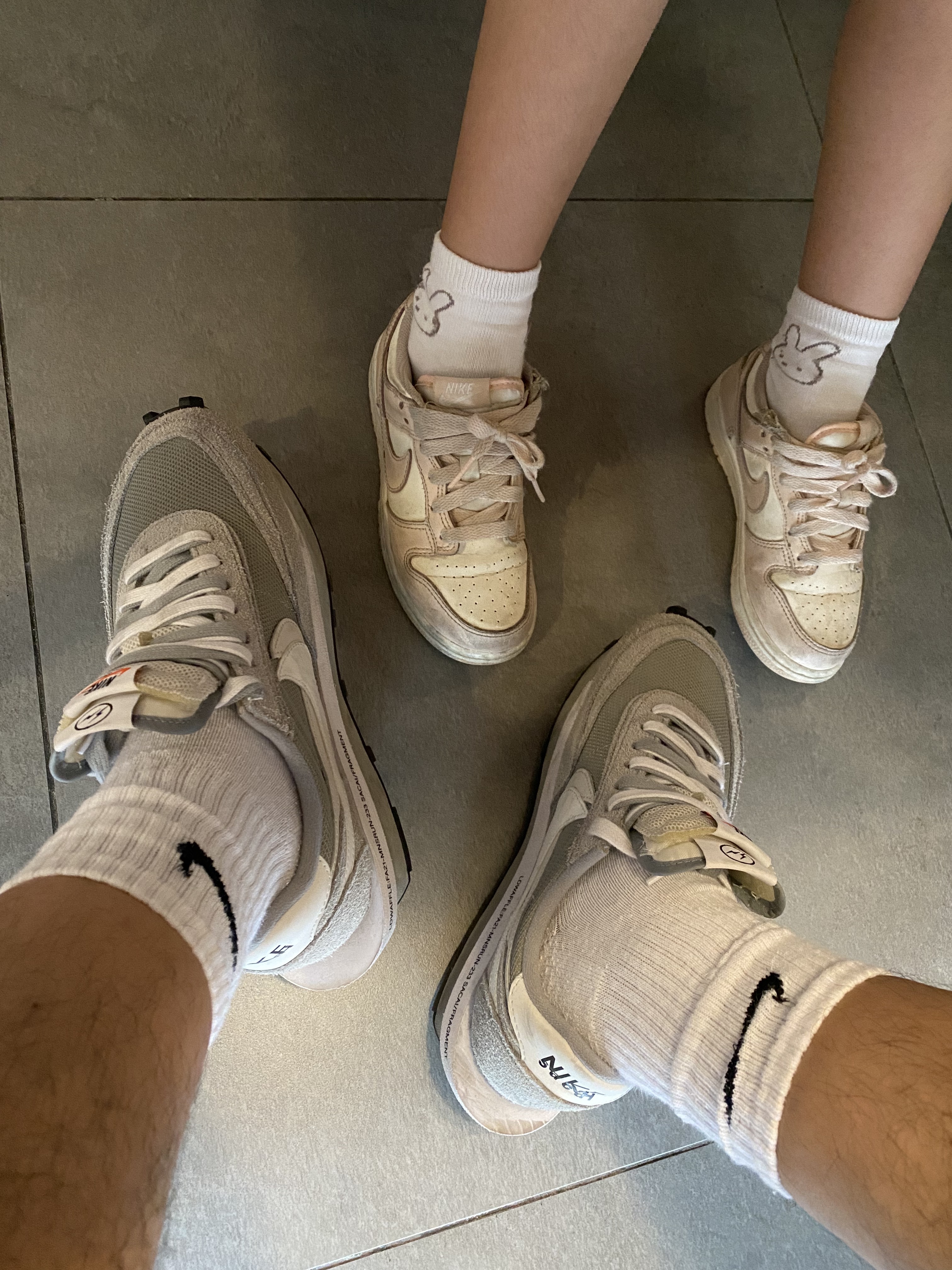 Nike x Sacai x Fragment LDWaffle Light Smoke Grey, (PS) Nike Dunk Low Orange Pearl 착용 스타일