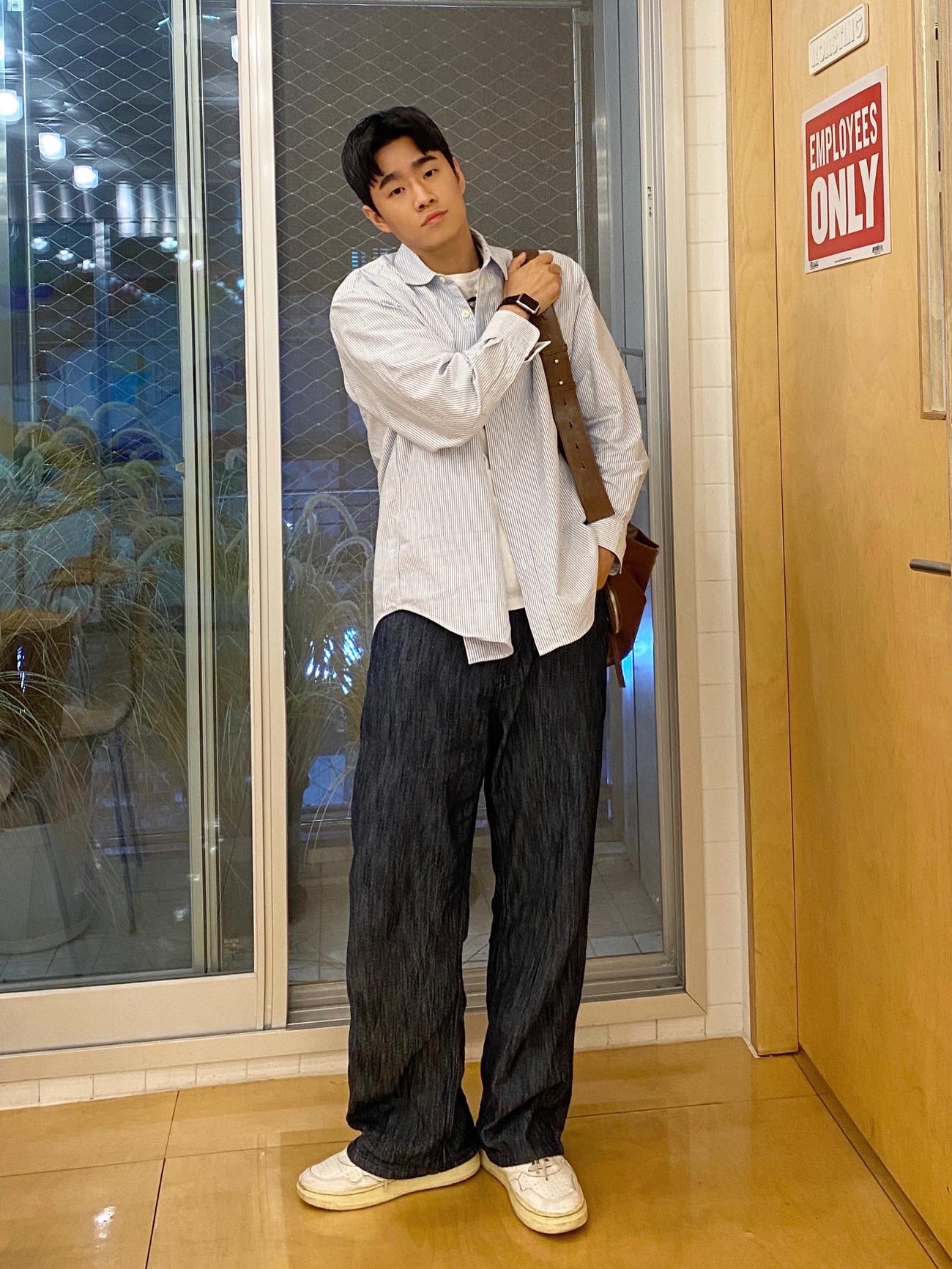 Autry Medalist Low Leather Sneakers White 착용 스타일 - 2