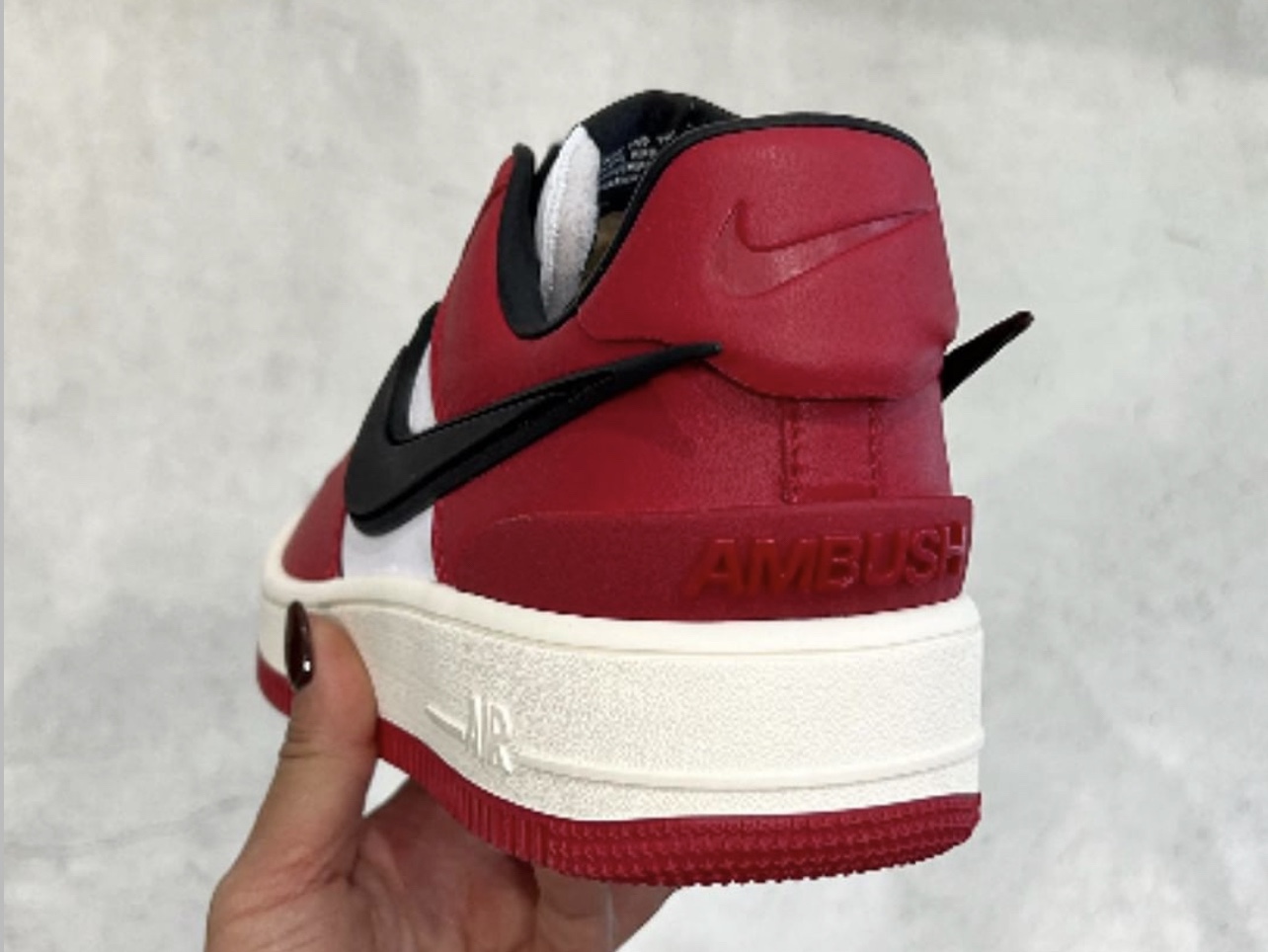 Jordan 1 Low Golf Chicago, Nike x NBA Dunk Low Retro EMB Black and Chile Red 착용 스타일 - 1