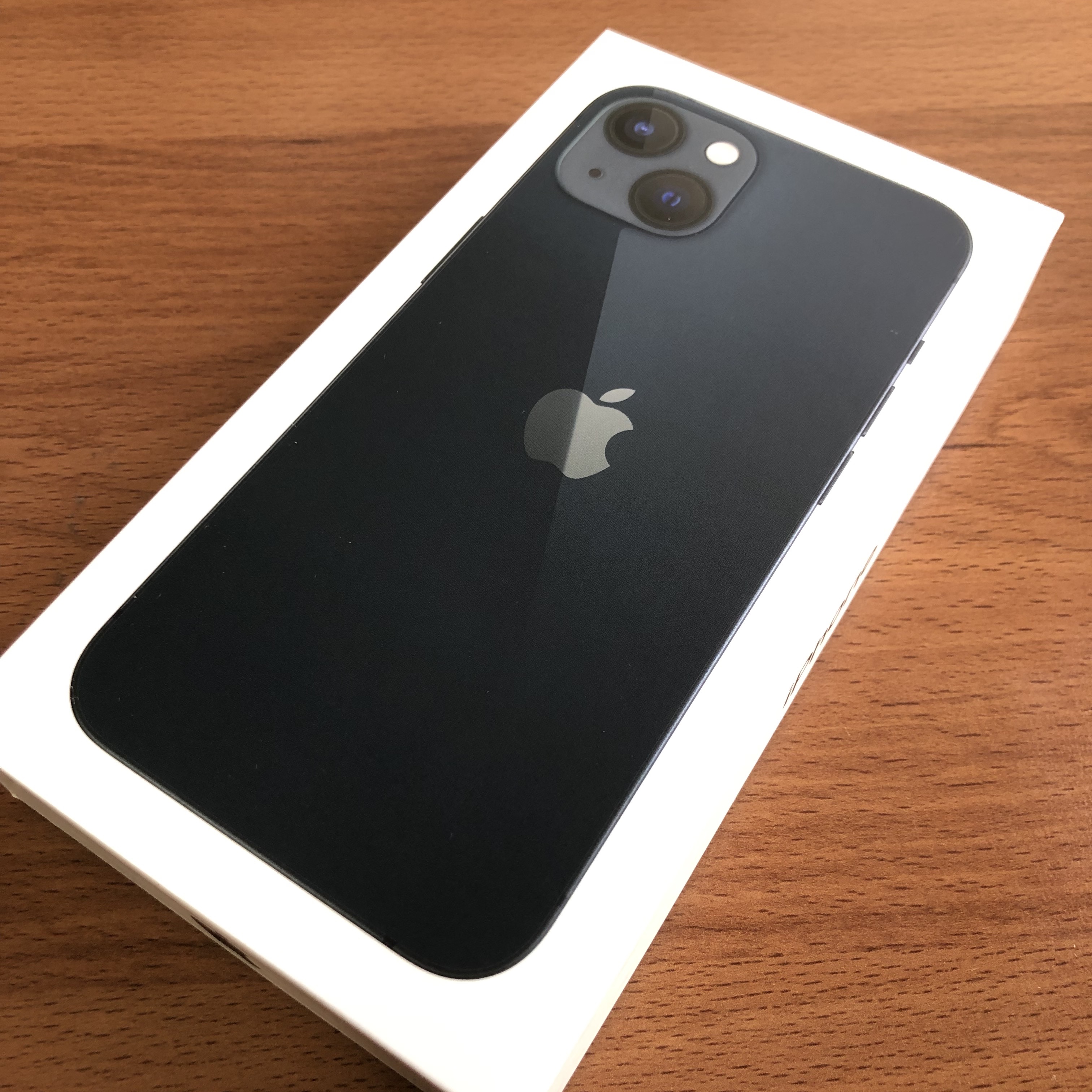 Apple iPhone 13 128GB Midnight (Korean Ver.) 착용 스타일