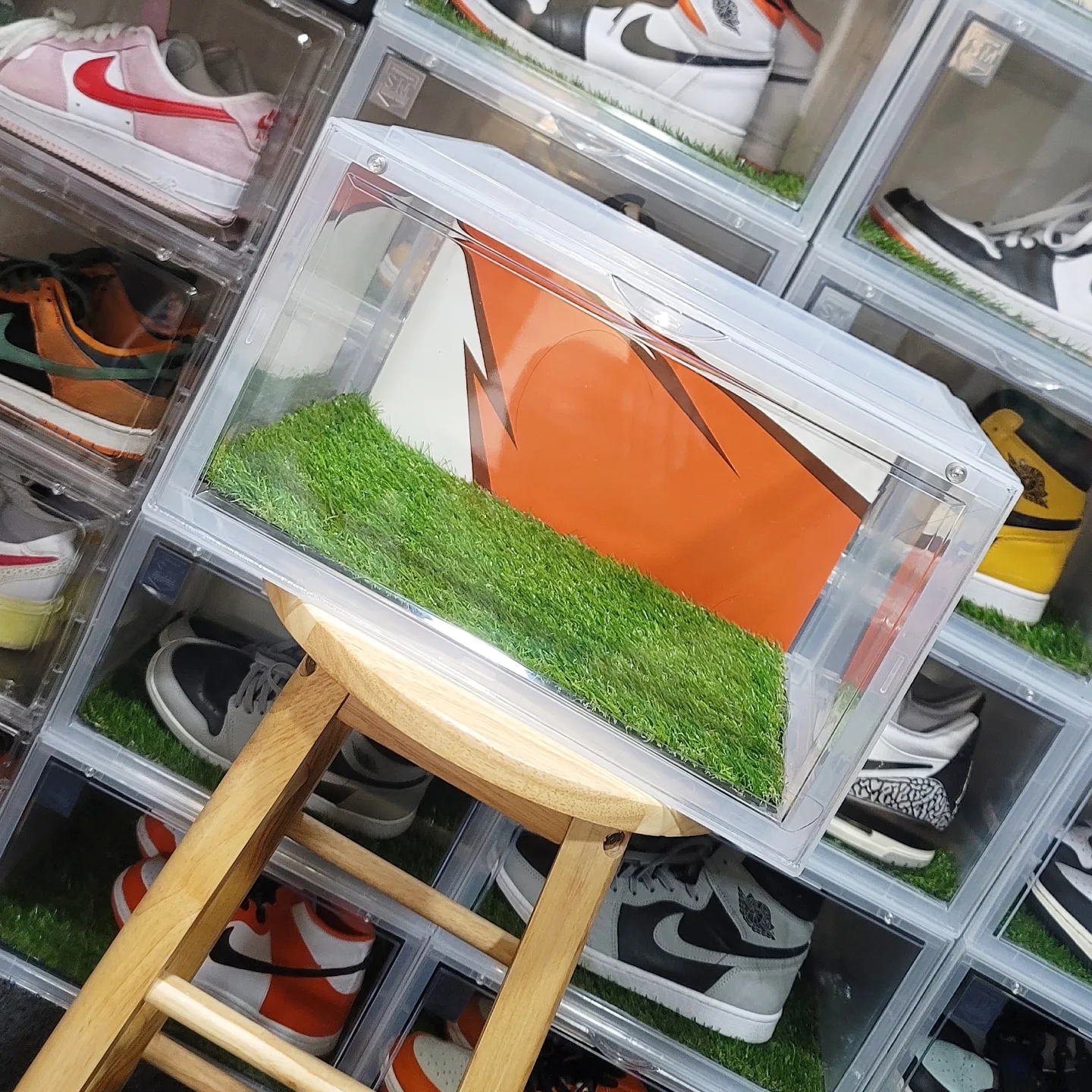 Nike Air Force 1 '07 LX Siempre Familia, Jordan 1 Retro High OG Reverse Shattered Backboard 착용 스타일 - 4