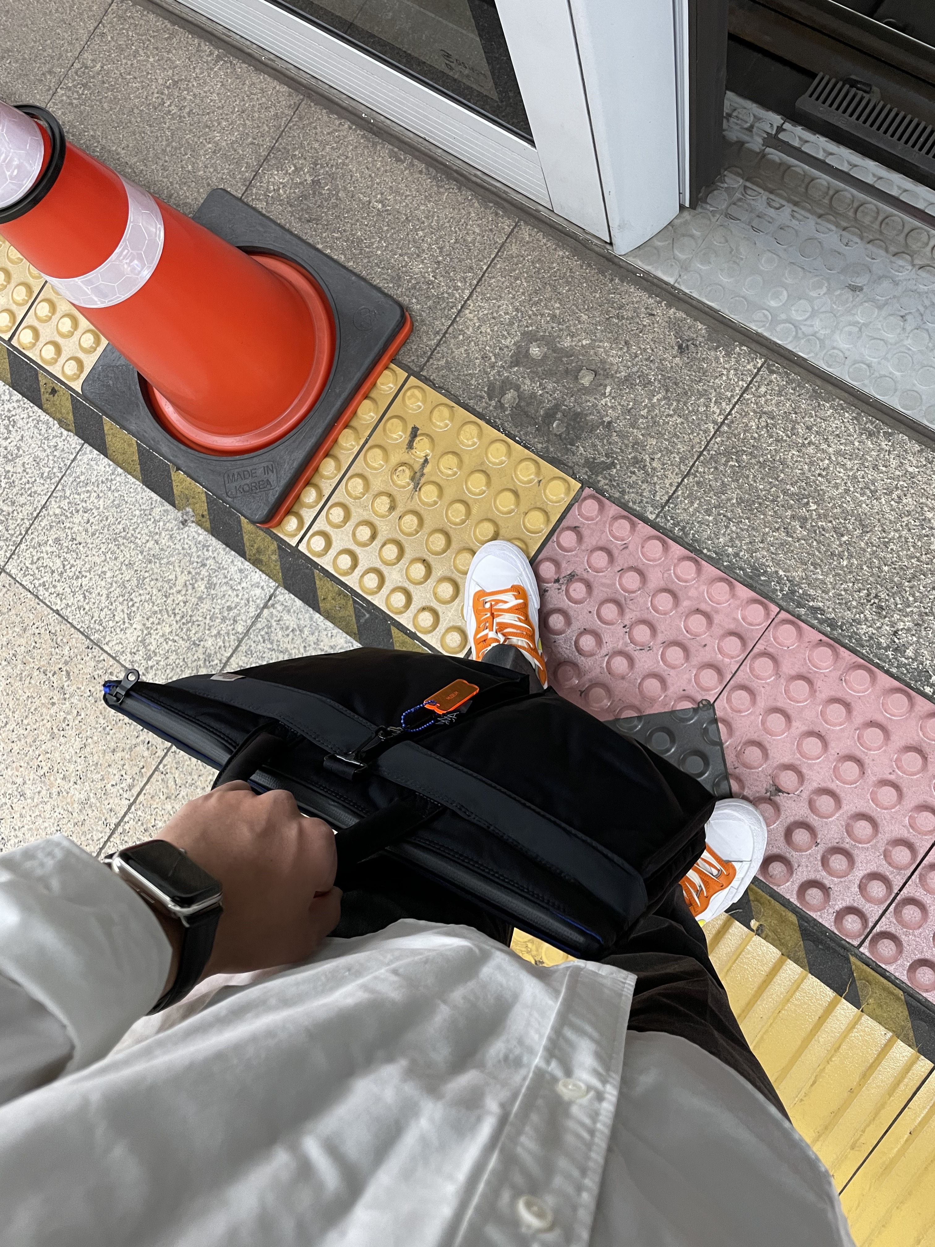 Nike x Sacai Blazer Low Magma Orange 착용 스타일 - 1