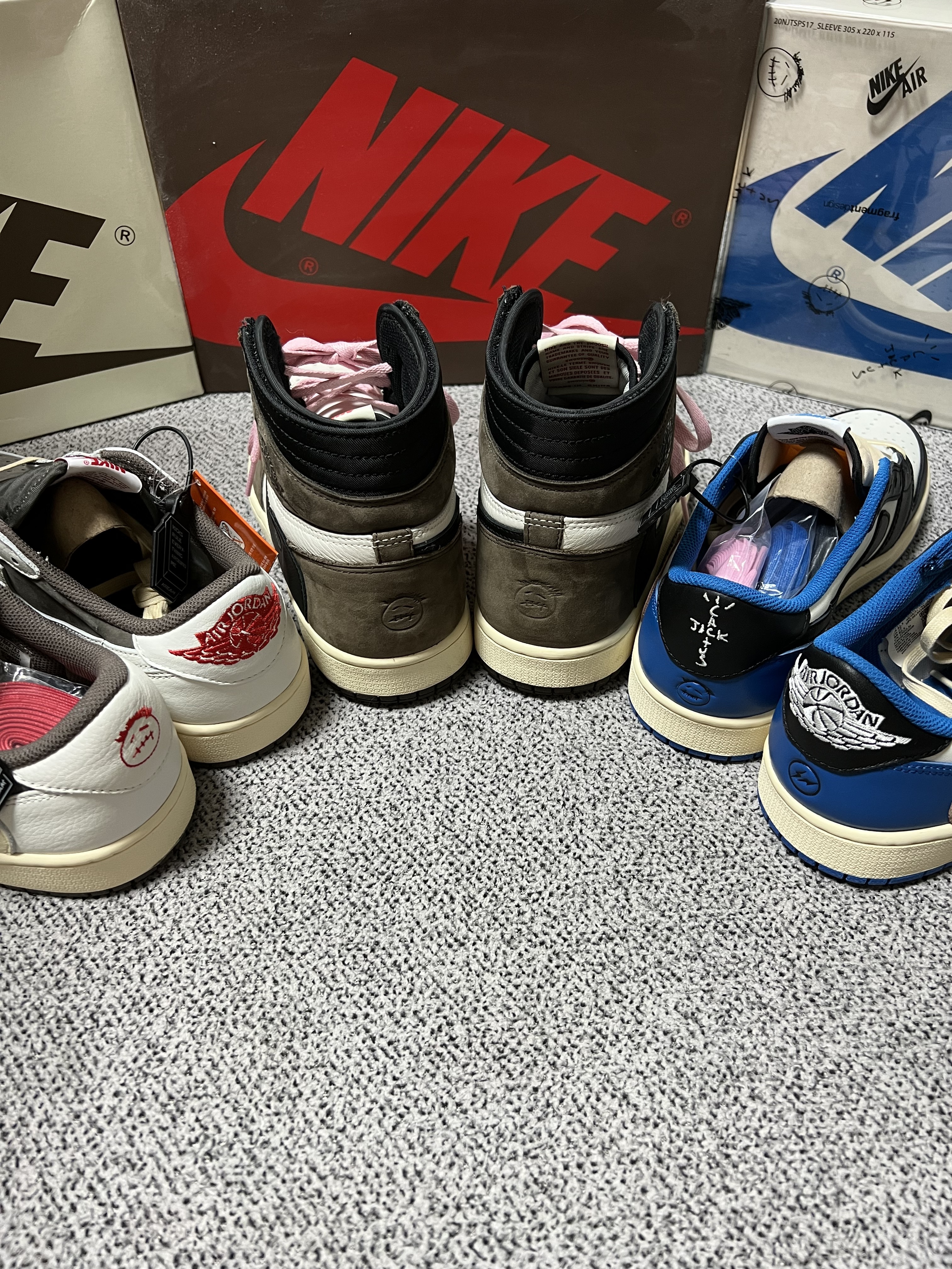 Jordan 1 x Travis Scott Retro Low OG SP Sail and Ridgerock, Jordan 1 x Travis Scott x Fragment Retro Low OG SP Military Blue 착용 스타일 - 2