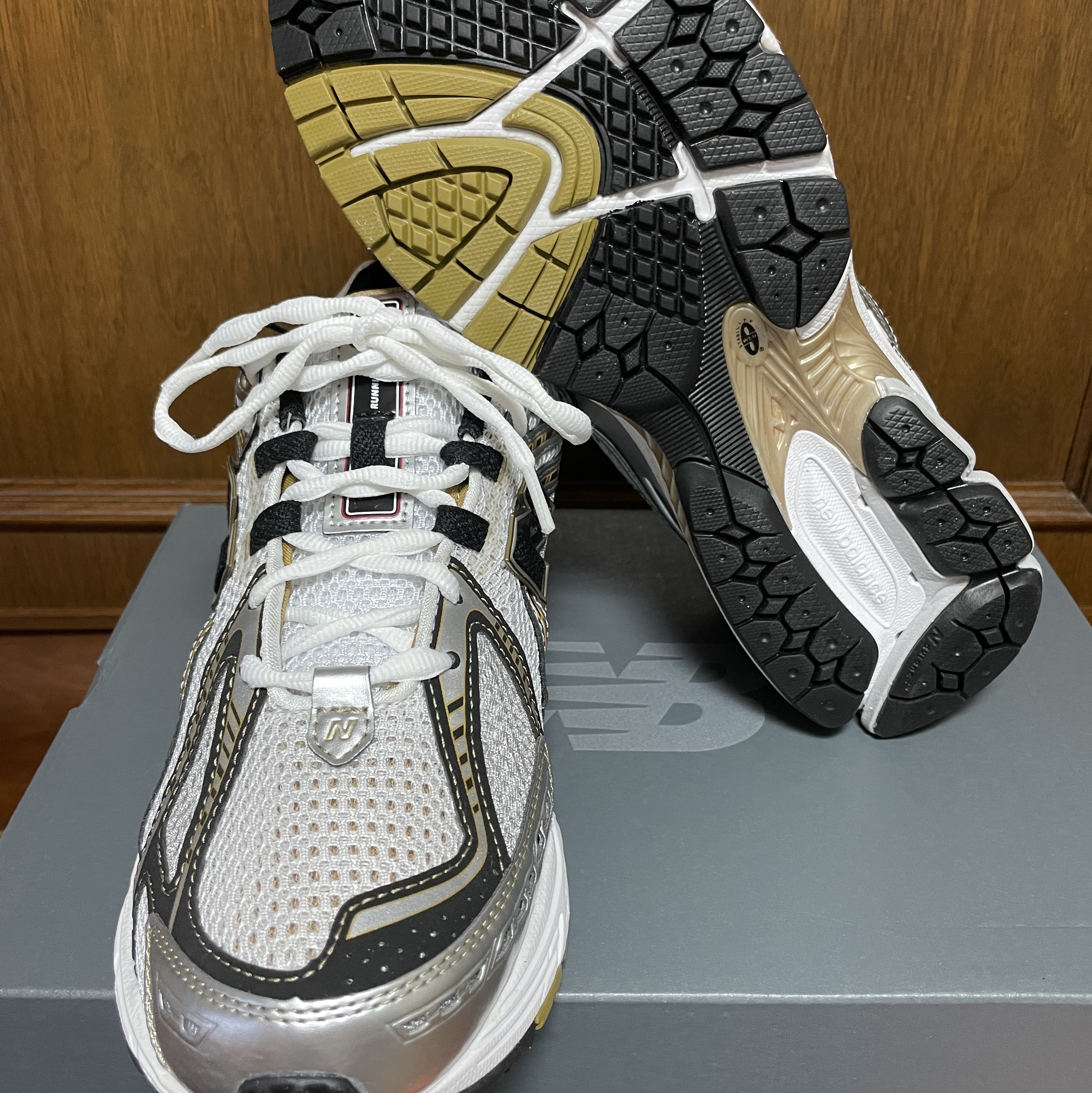 New Balance 1906R White Gold 착용 스타일 - 5