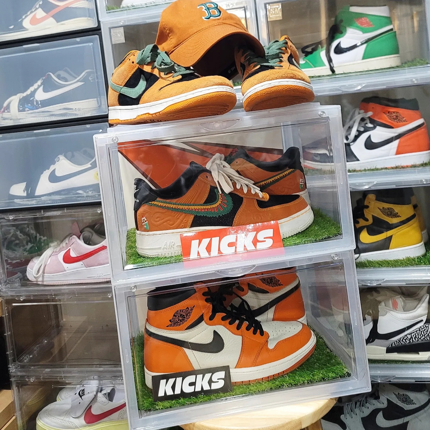 Nike Air Force 1 '07 LX Siempre Familia, Jordan 1 Retro High OG Reverse Shattered Backboard 착용 스타일 - 3