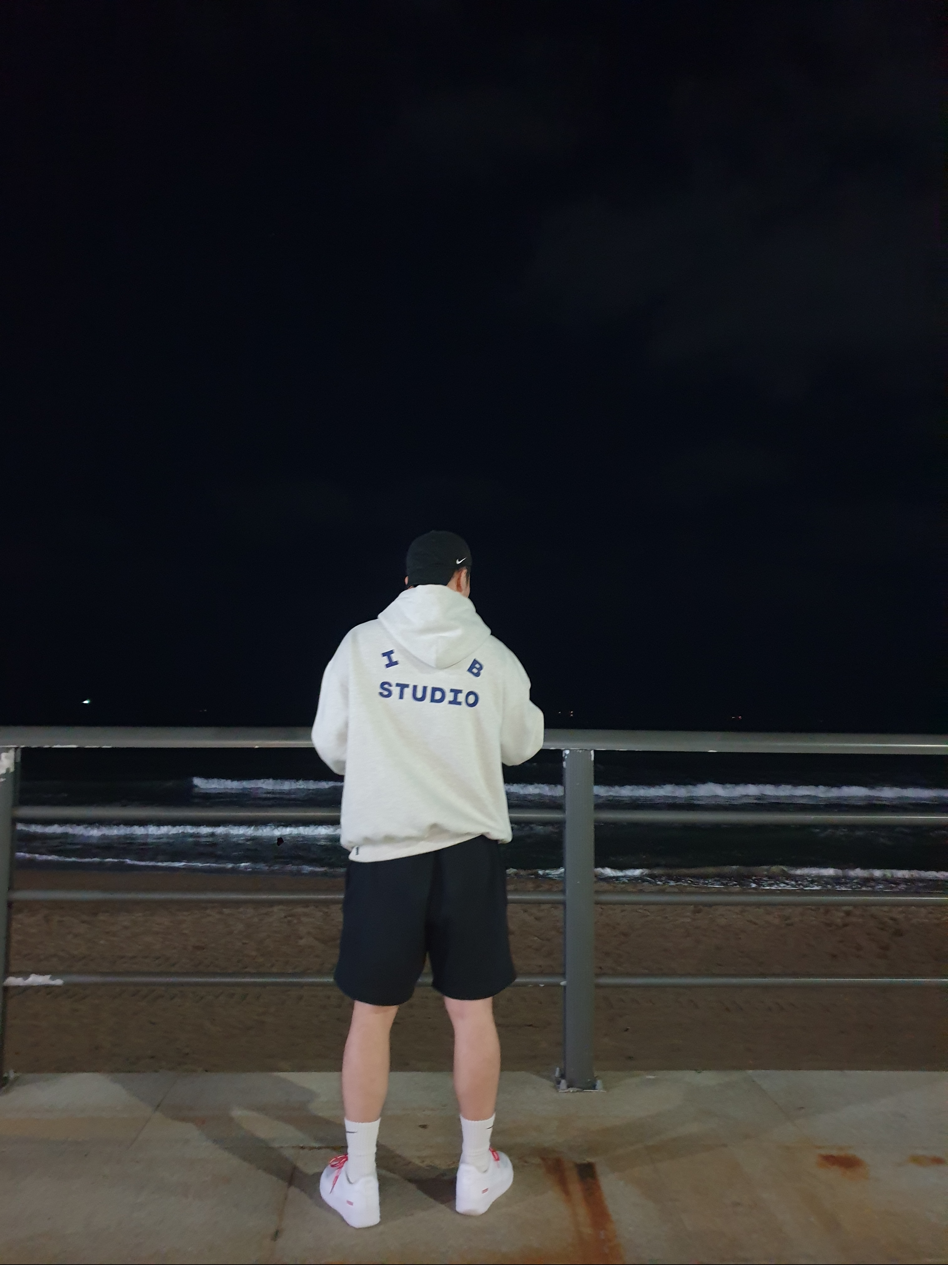 IAB Studio Hoodie Light Gray, Nike NRG Solo Swoosh Fleece Shorts Black - Asia 착용 스타일 - 1