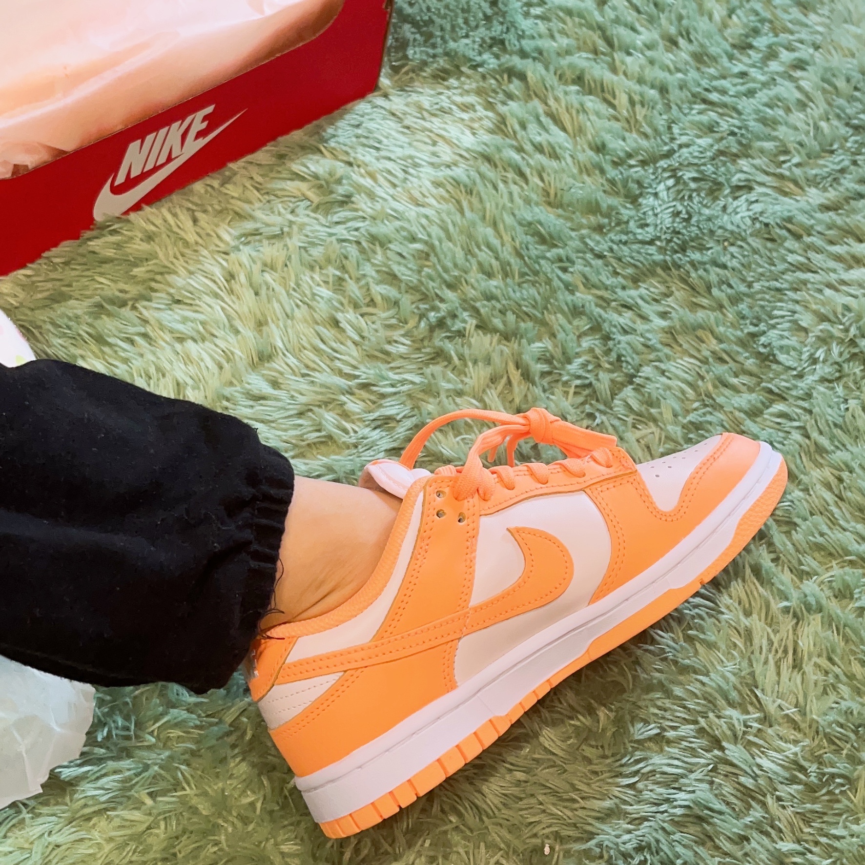 (W) Nike Dunk Low Peach Cream 착용 스타일 - 3