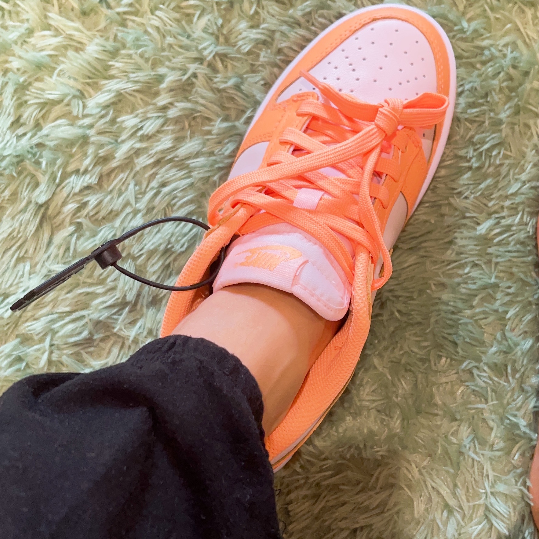 (W) Nike Dunk Low Peach Cream 착용 스타일 - 2