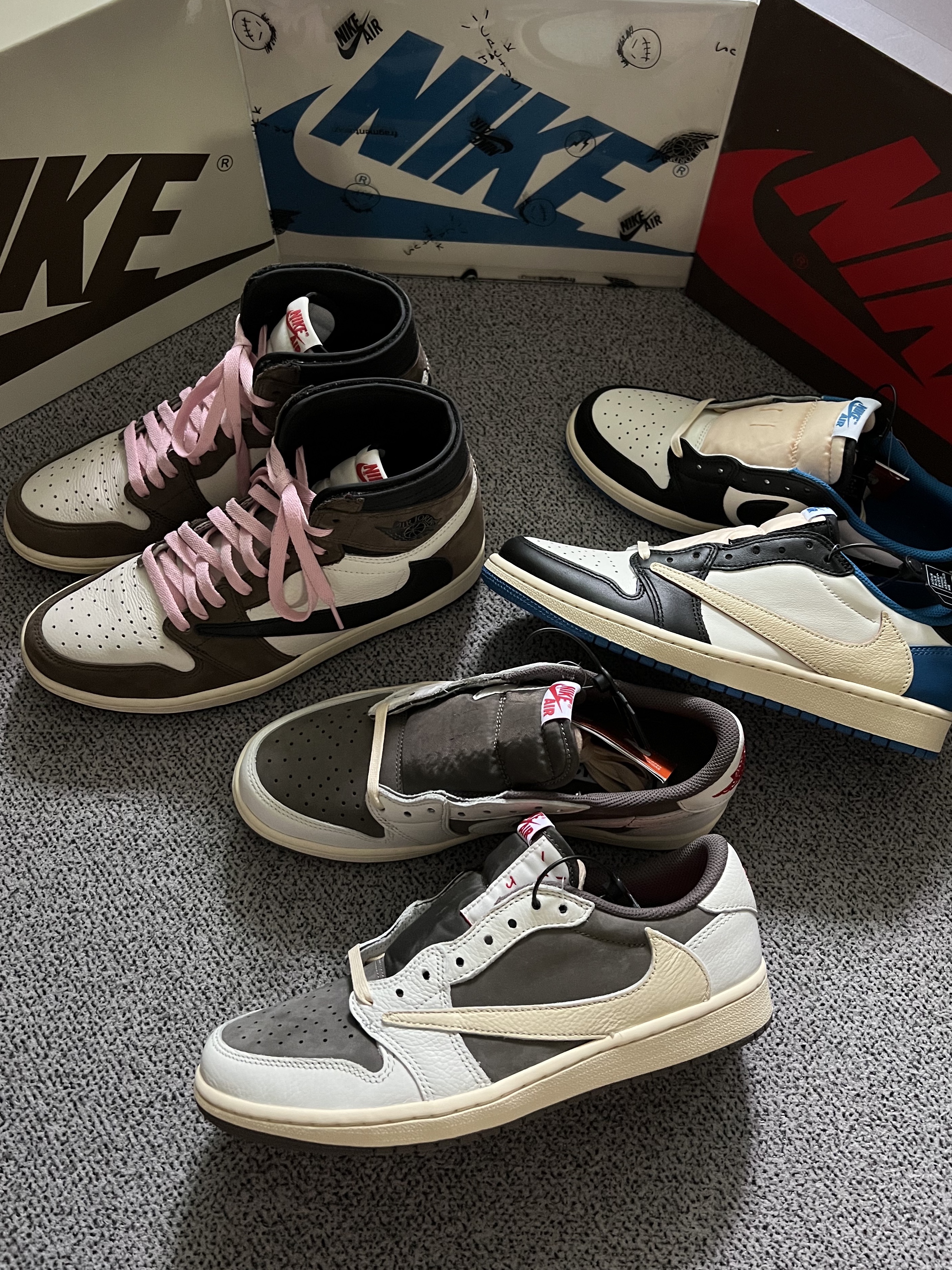 Jordan 1 x Travis Scott Retro Low OG SP Sail and Ridgerock, Jordan 1 x Travis Scott x Fragment Retro Low OG SP Military Blue 착용 스타일 - 1