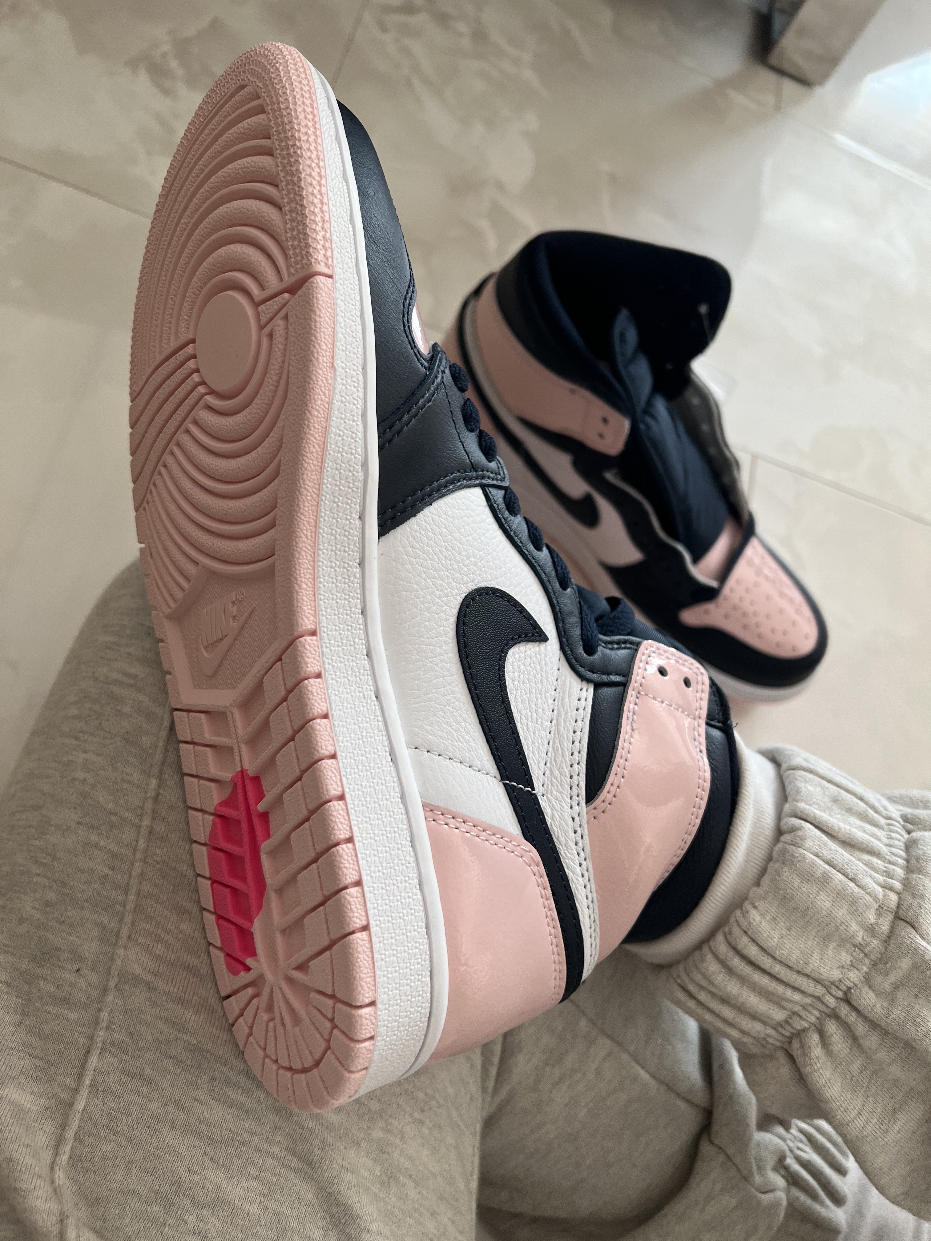 (W) Jordan 1 Retro High OG Atmosphere 착용 스타일 - 1