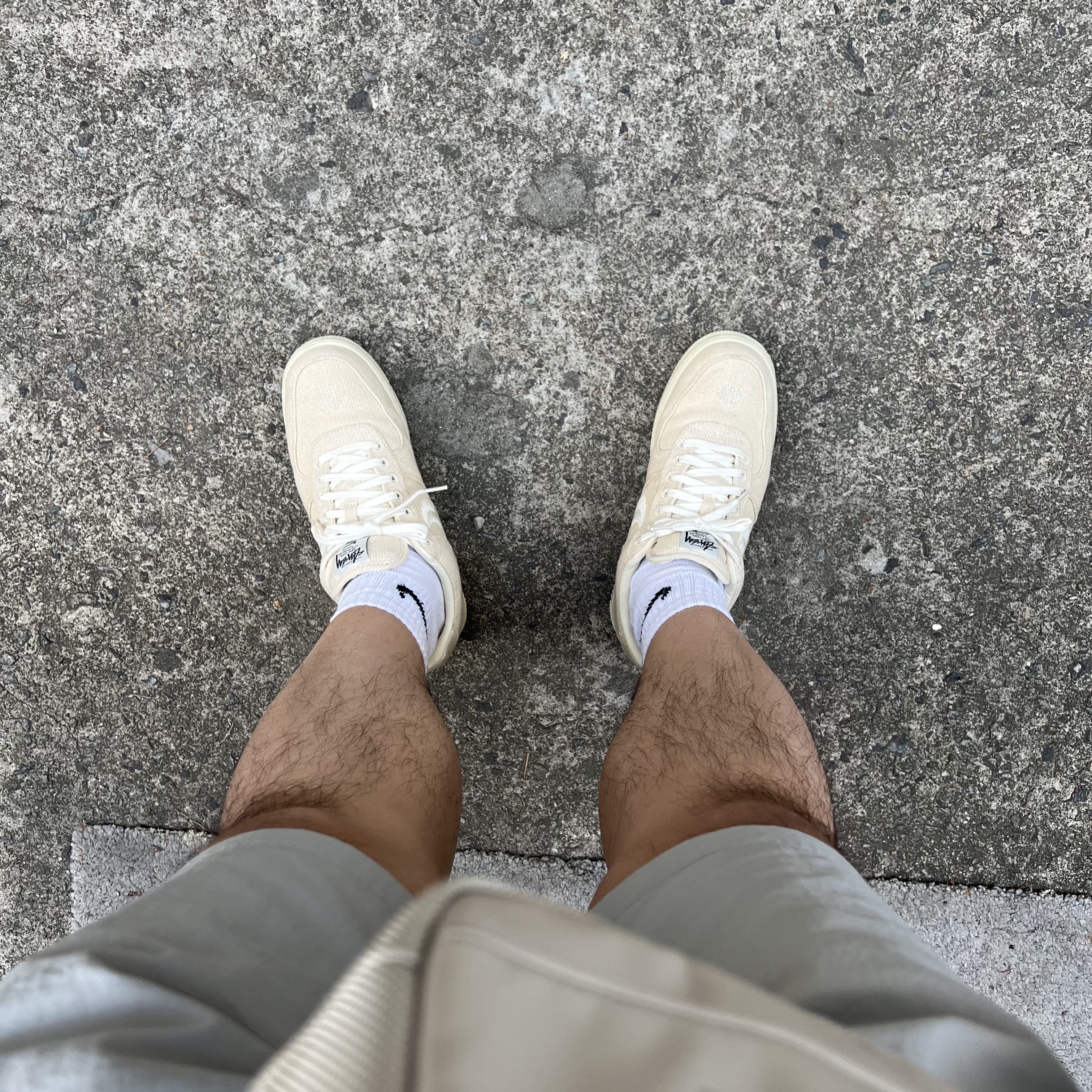 Nike x Stussy Air Force 1 Low Fossil 착용 스타일