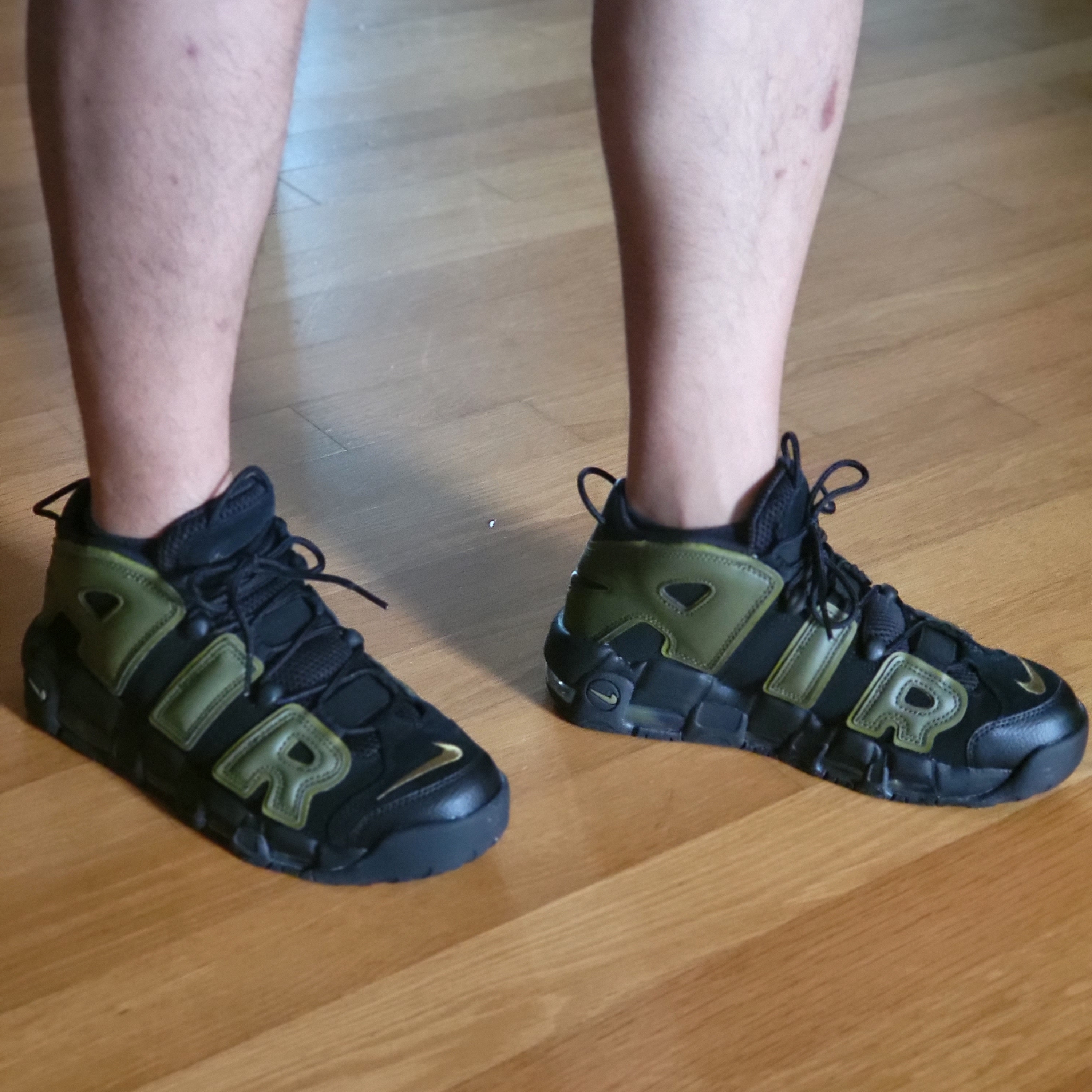 Nike Air More Uptempo 96 Rough Green 착용 스타일 - 1