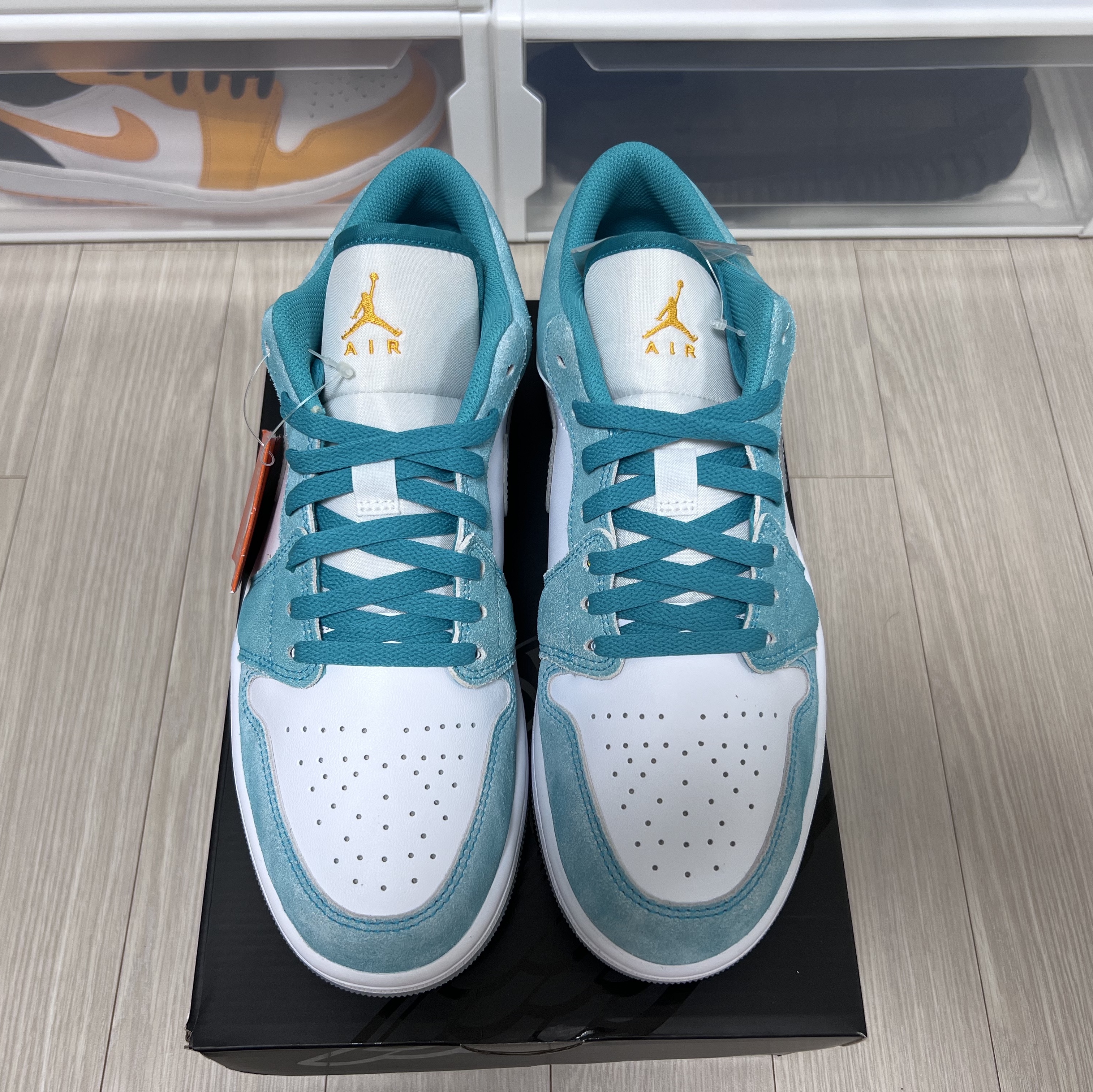 Jordan 1 Low SE New Emerald 착용 스타일
